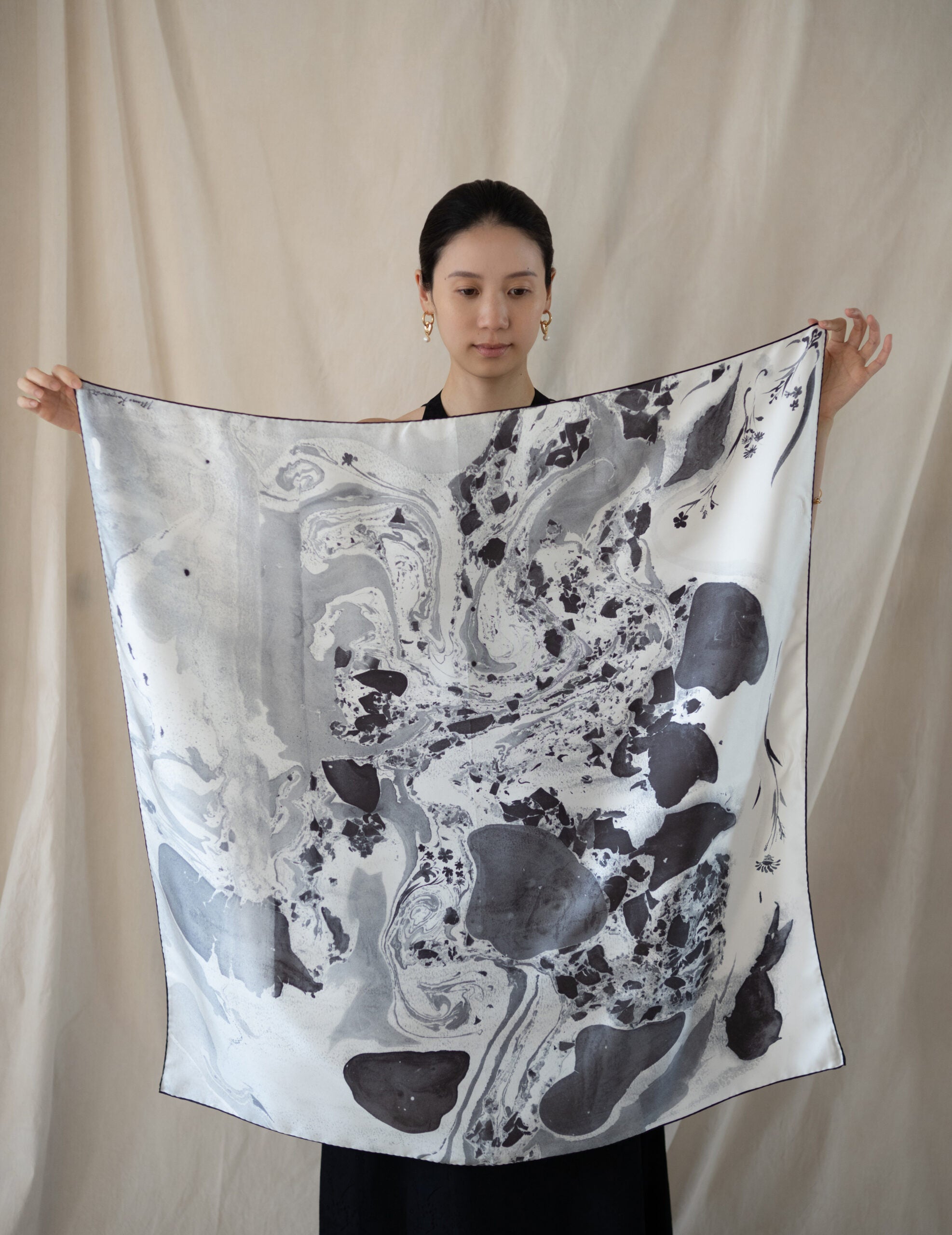 Hand Printed Silk Scarf・Grey