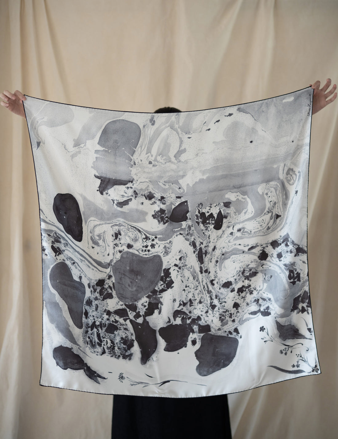 Hand Printed Silk Scarf・Grey