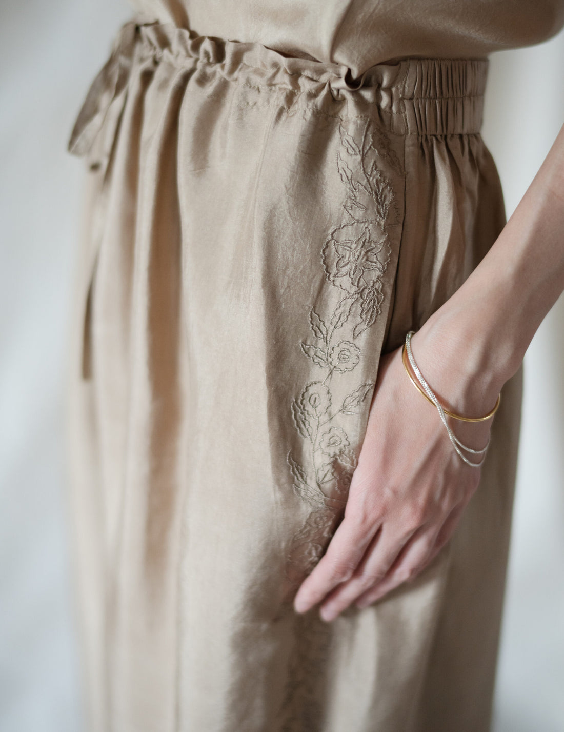 Brando Oversized Silk Pant with Embroidery・Gold