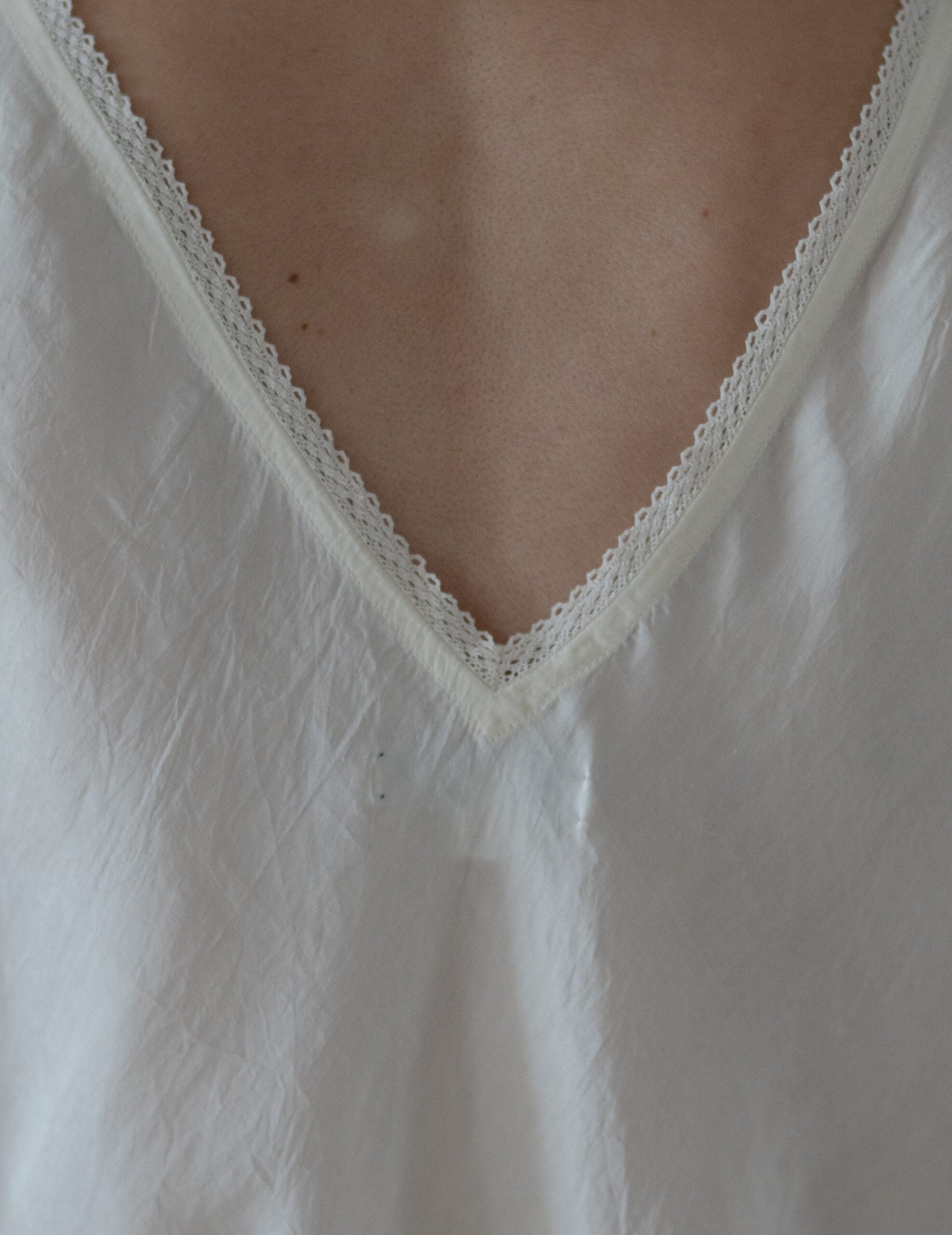 DAPHNE LONG SLIPDRESS・White