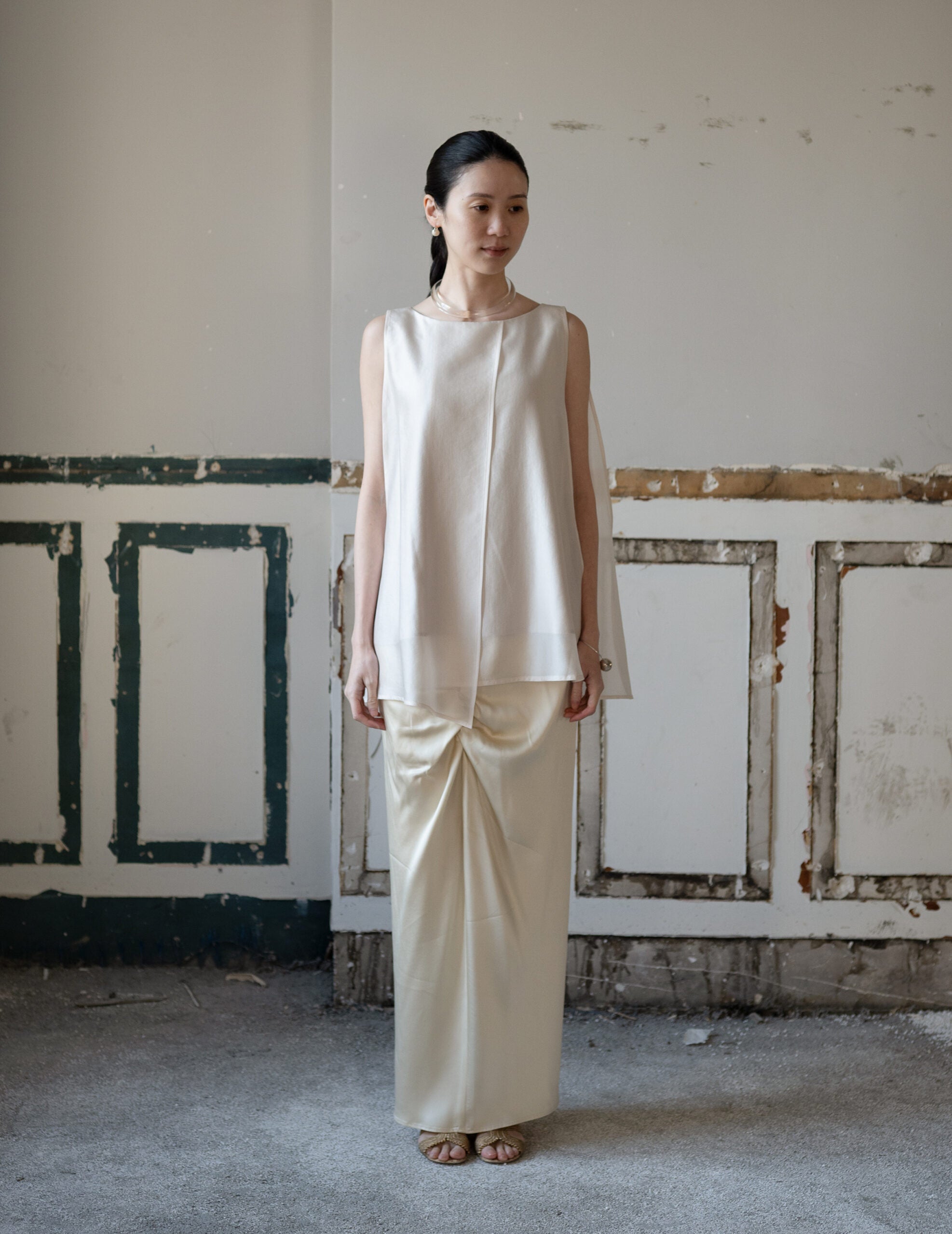 Raya Sleeveless Blouse・Light Beige