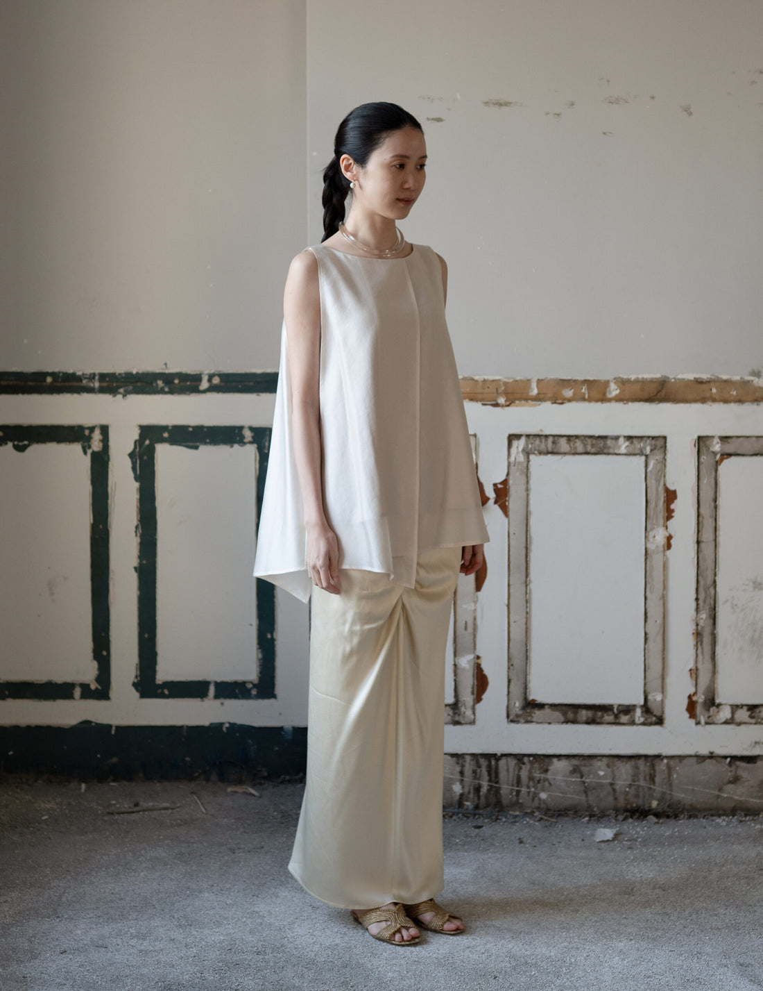 Raya Sleeveless Blouse・Light Beige