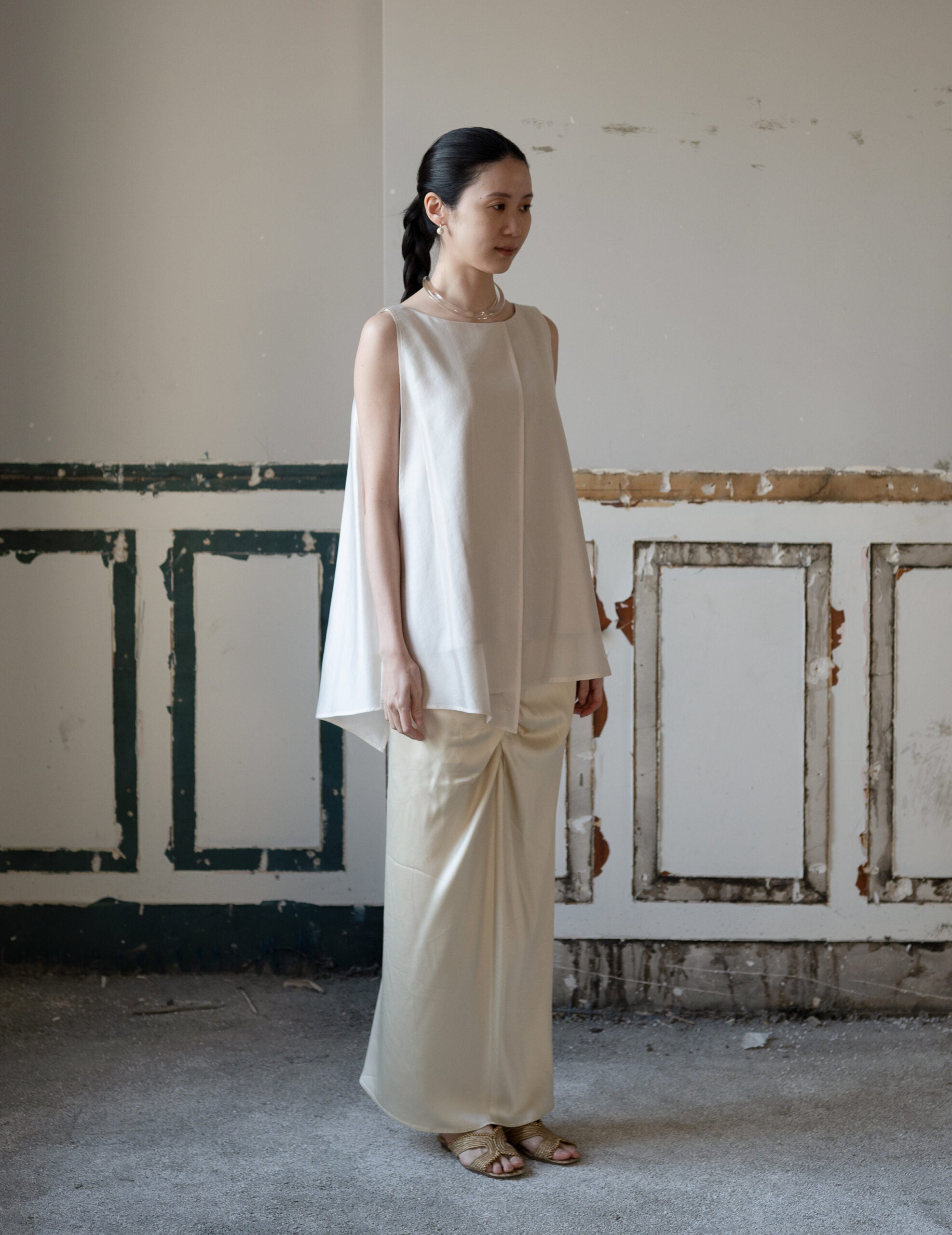 Raya Sleeveless Blouse・Light Beige