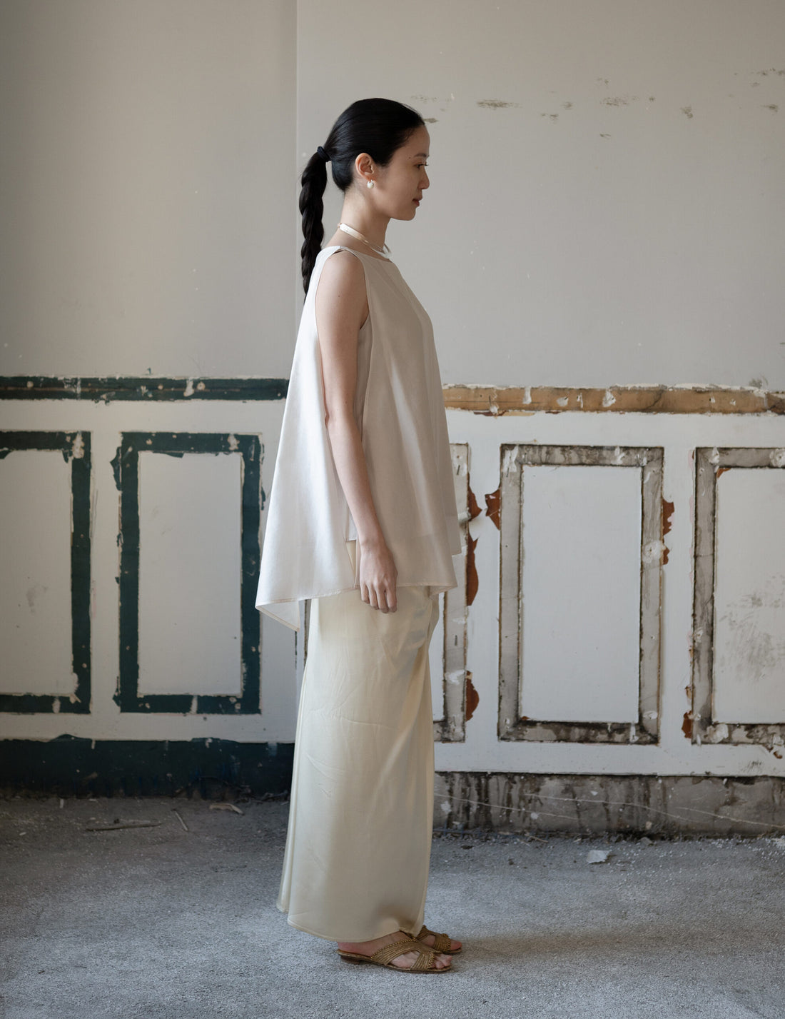 Raya Sleeveless Blouse・Light Beige