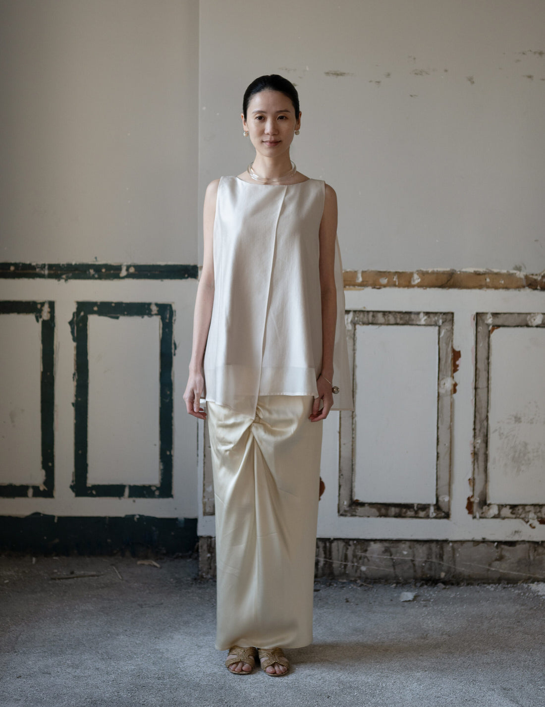 Raya Sleeveless Blouse・Light Beige