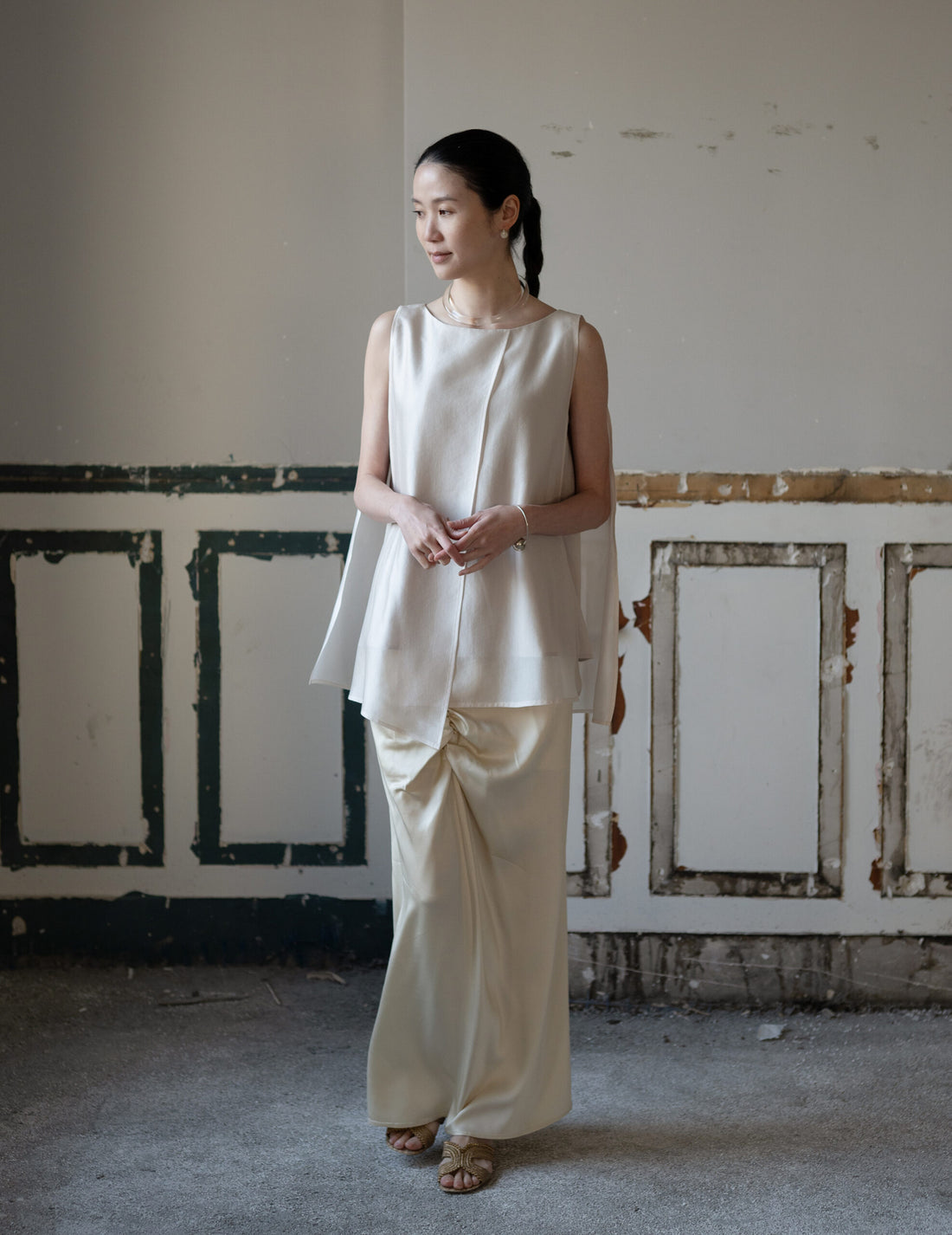 Raya Sleeveless Blouse・Light Beige