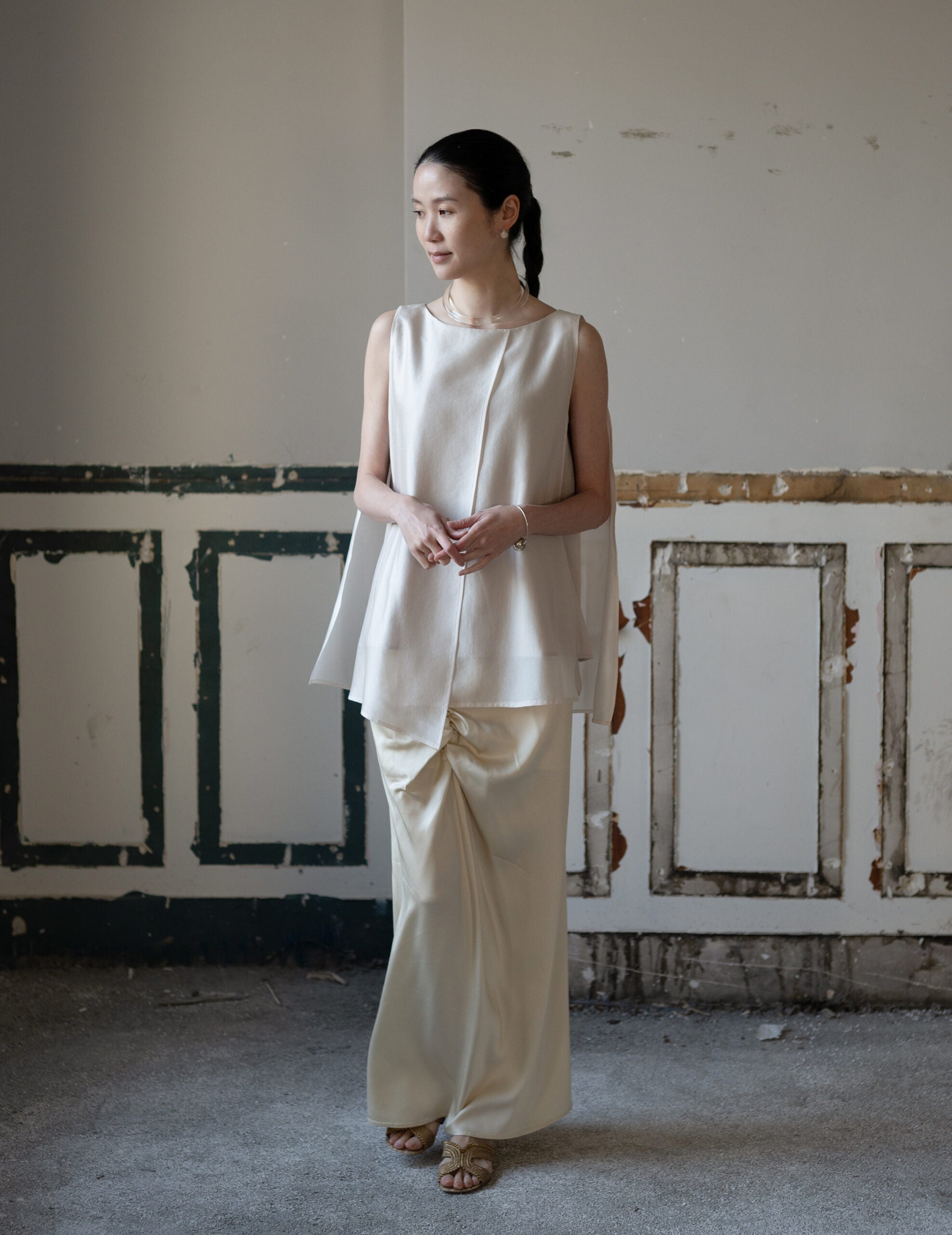 Raya Sleeveless Blouse・Light Beige