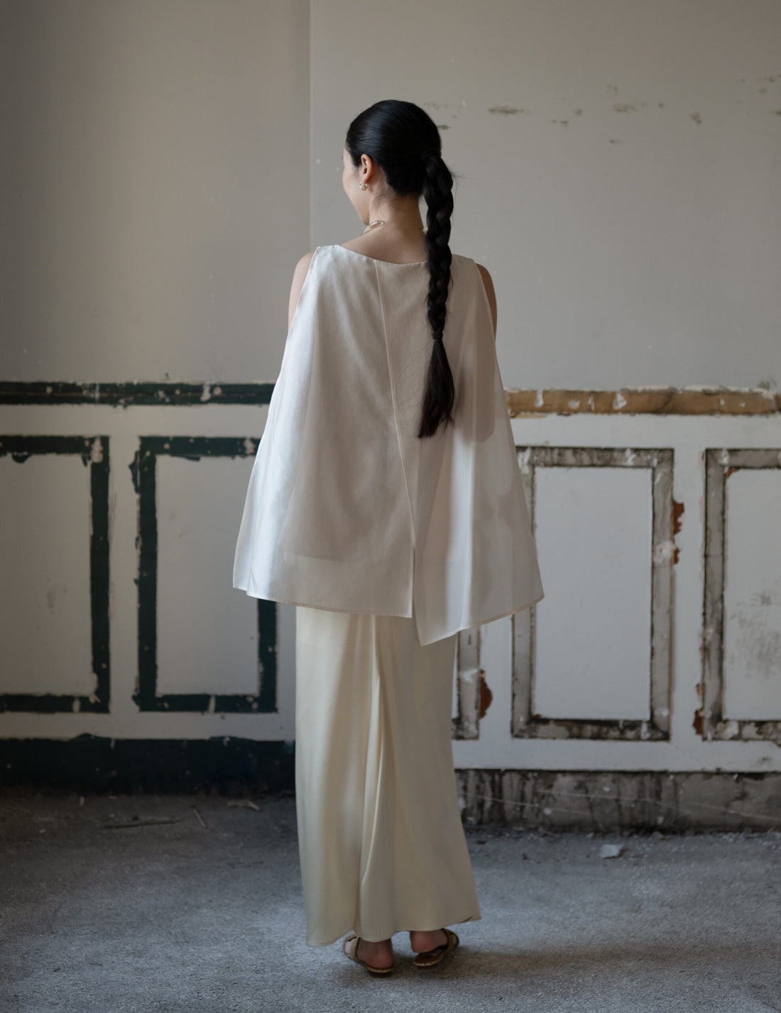 Raya Sleeveless Blouse・Light Beige