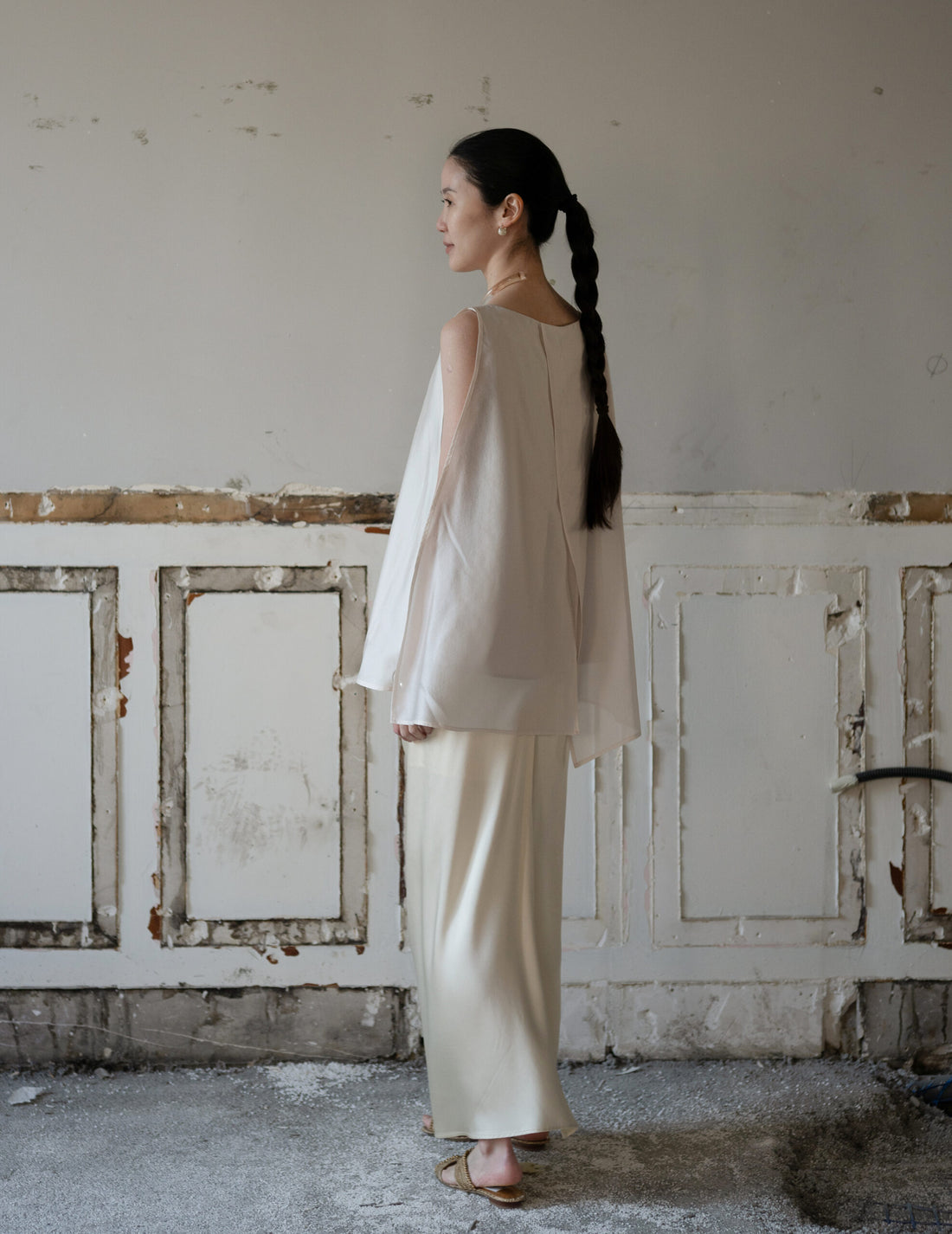 Raya Sleeveless Blouse・Light Beige