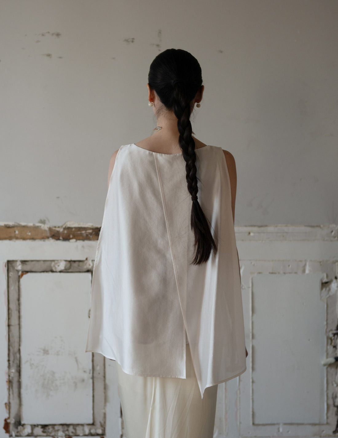 Raya Sleeveless Blouse・Light Beige