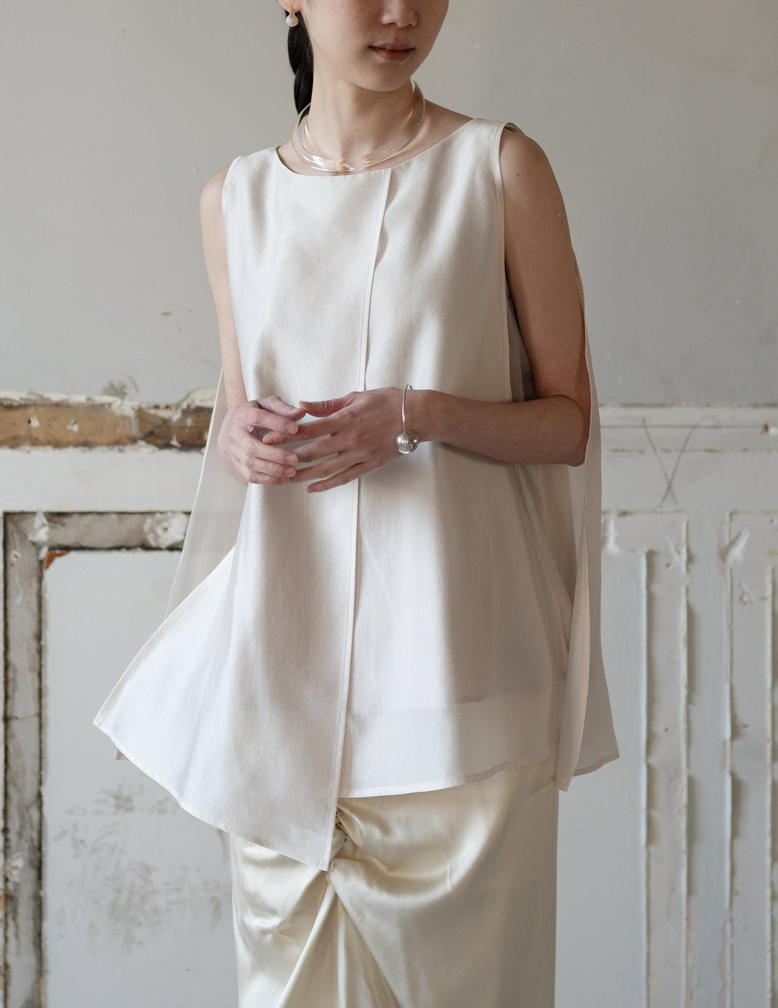 Raya Sleeveless Blouse・Light Beige