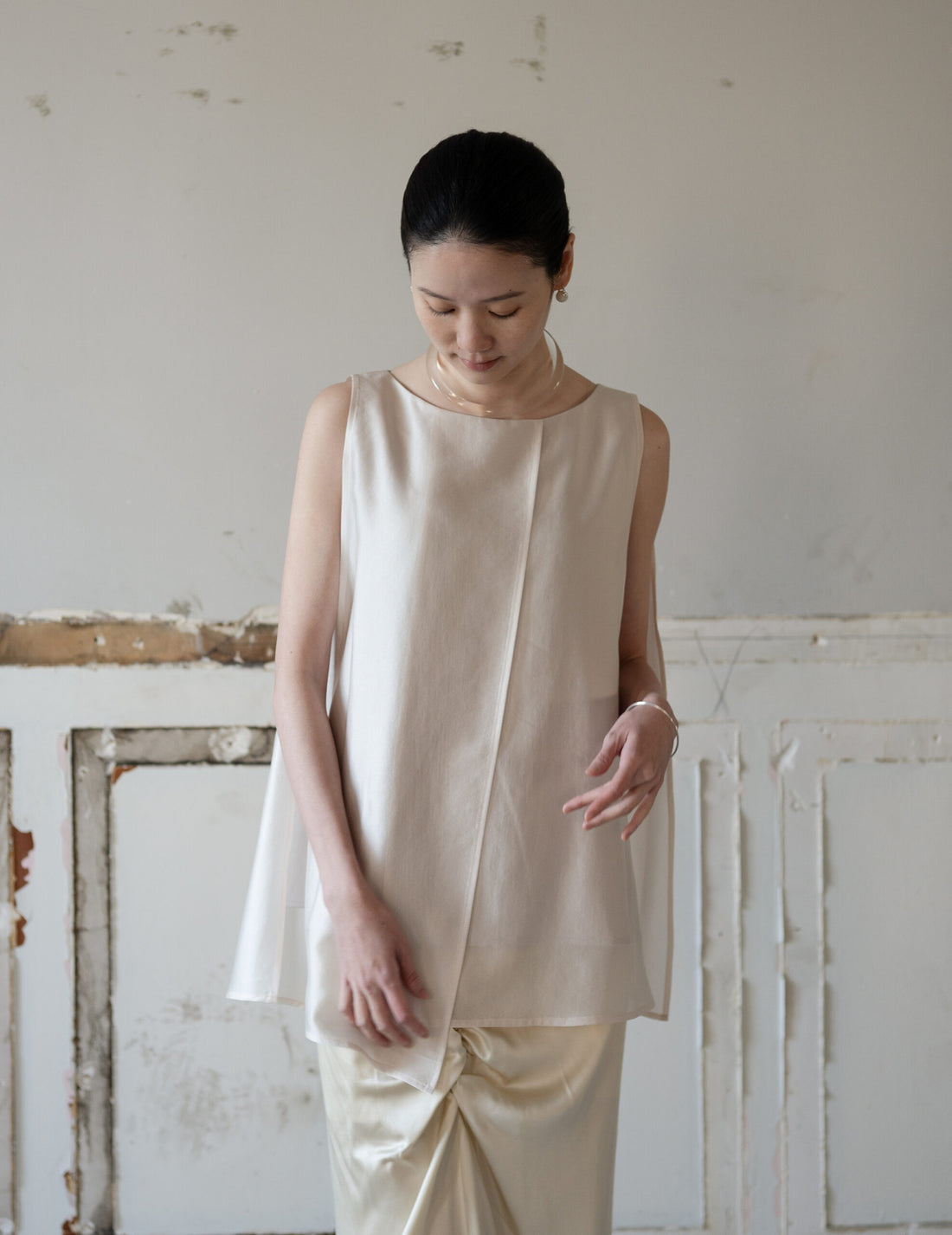 Raya Sleeveless Blouse・Light Beige