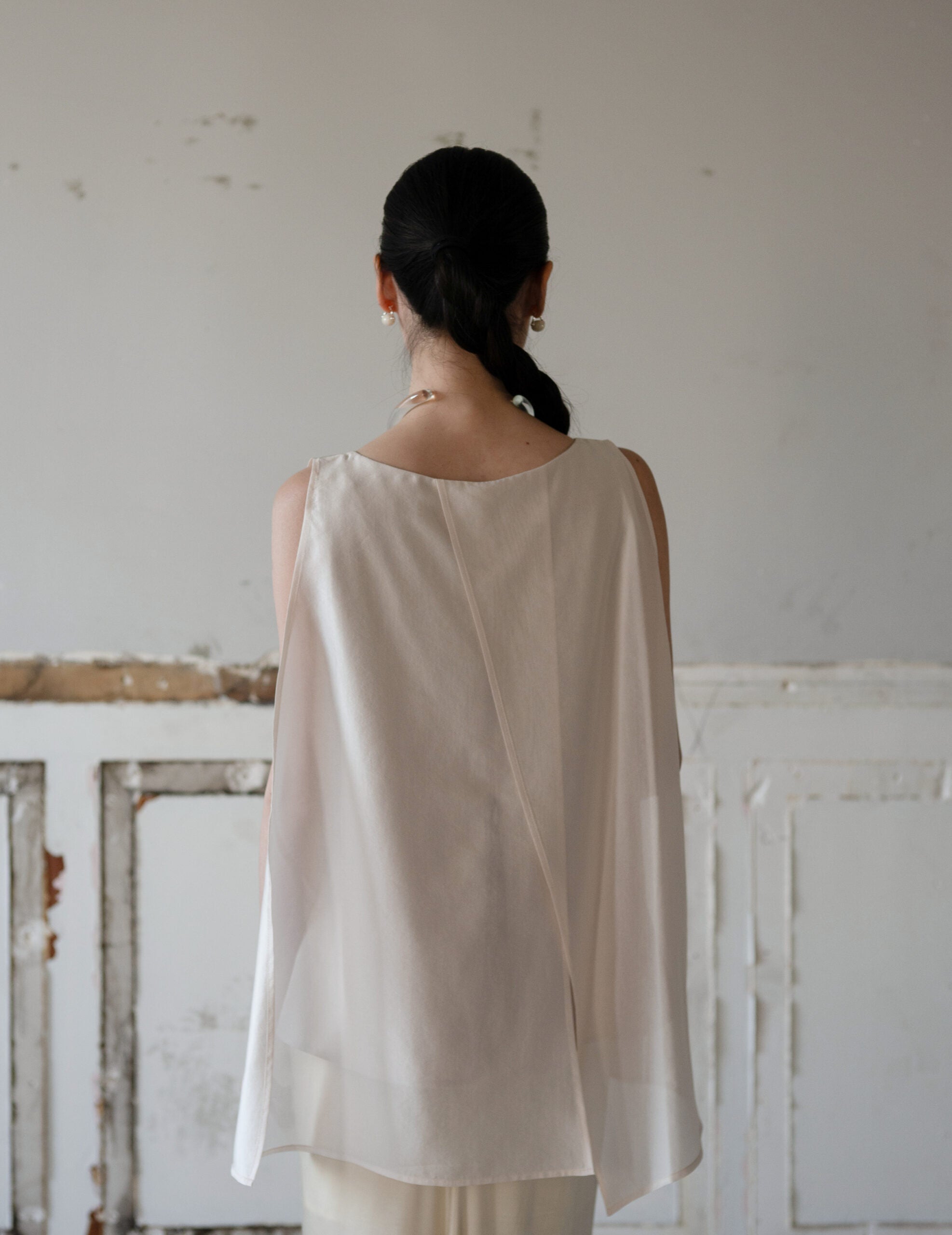 Raya Sleeveless Blouse・Light Beige