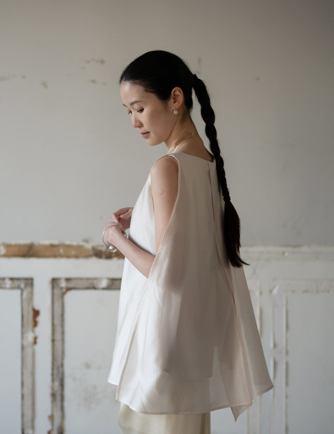 Raya Sleeveless Blouse・Light Beige