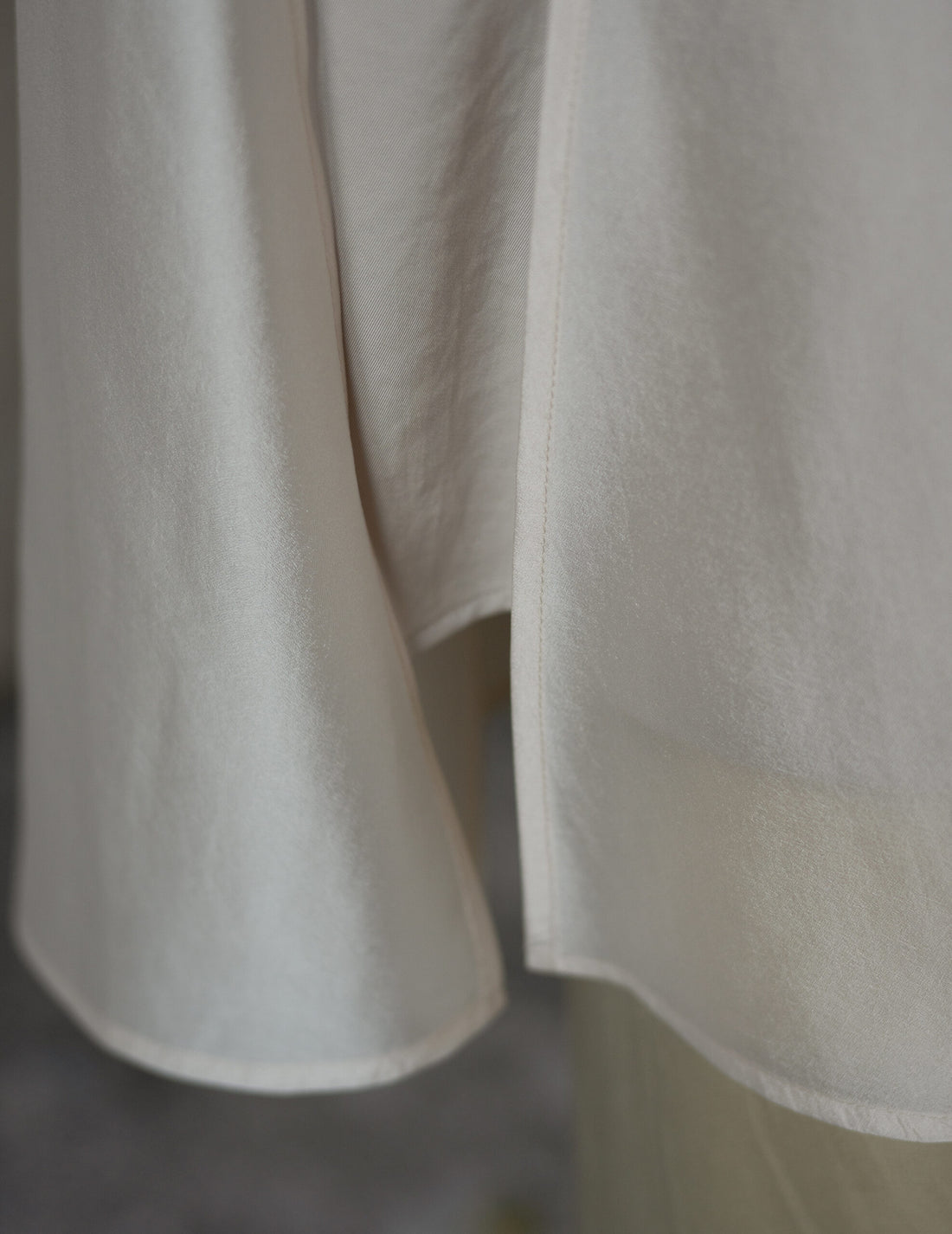 Raya Sleeveless Blouse・Light Beige