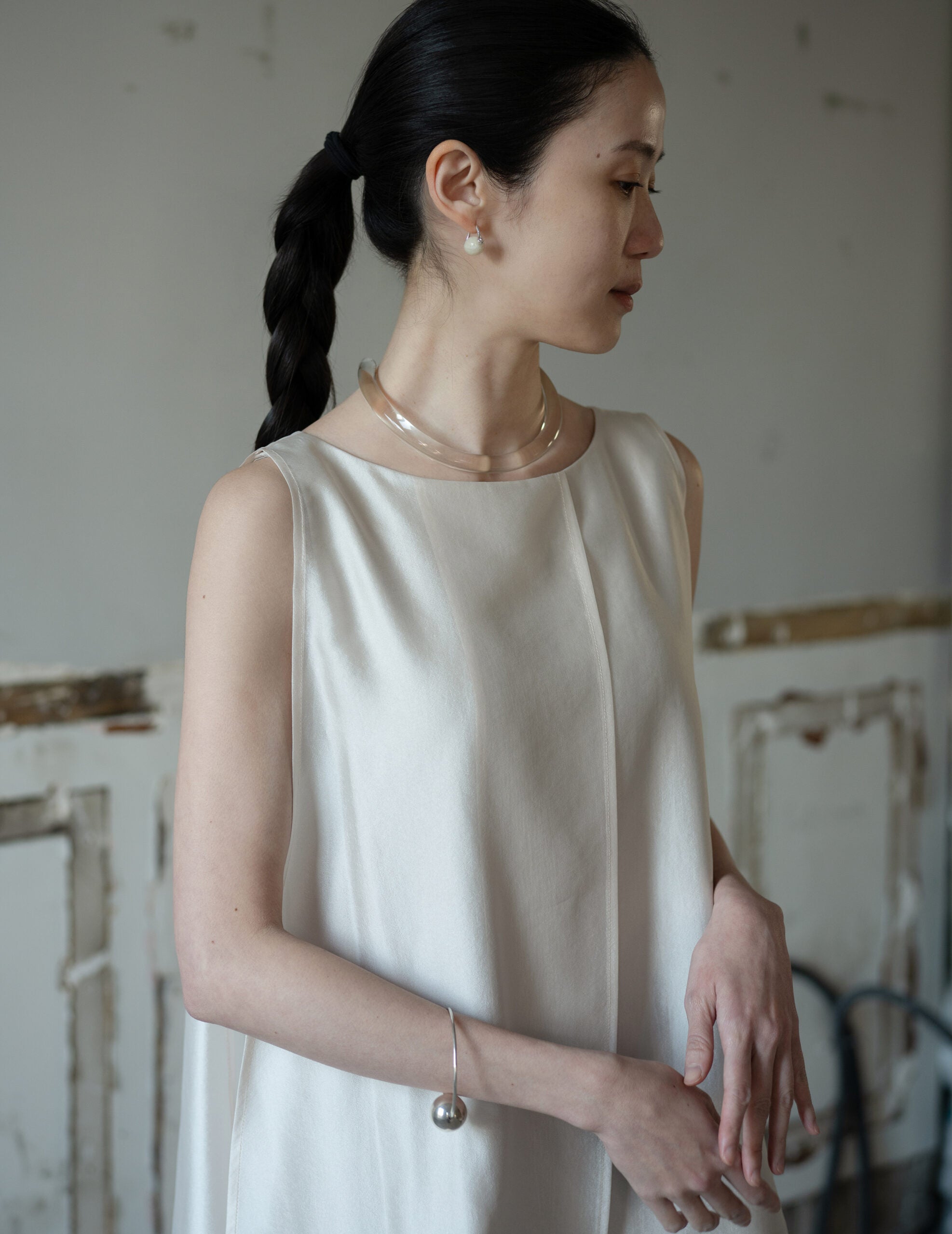 Raya Sleeveless Blouse・Light Beige