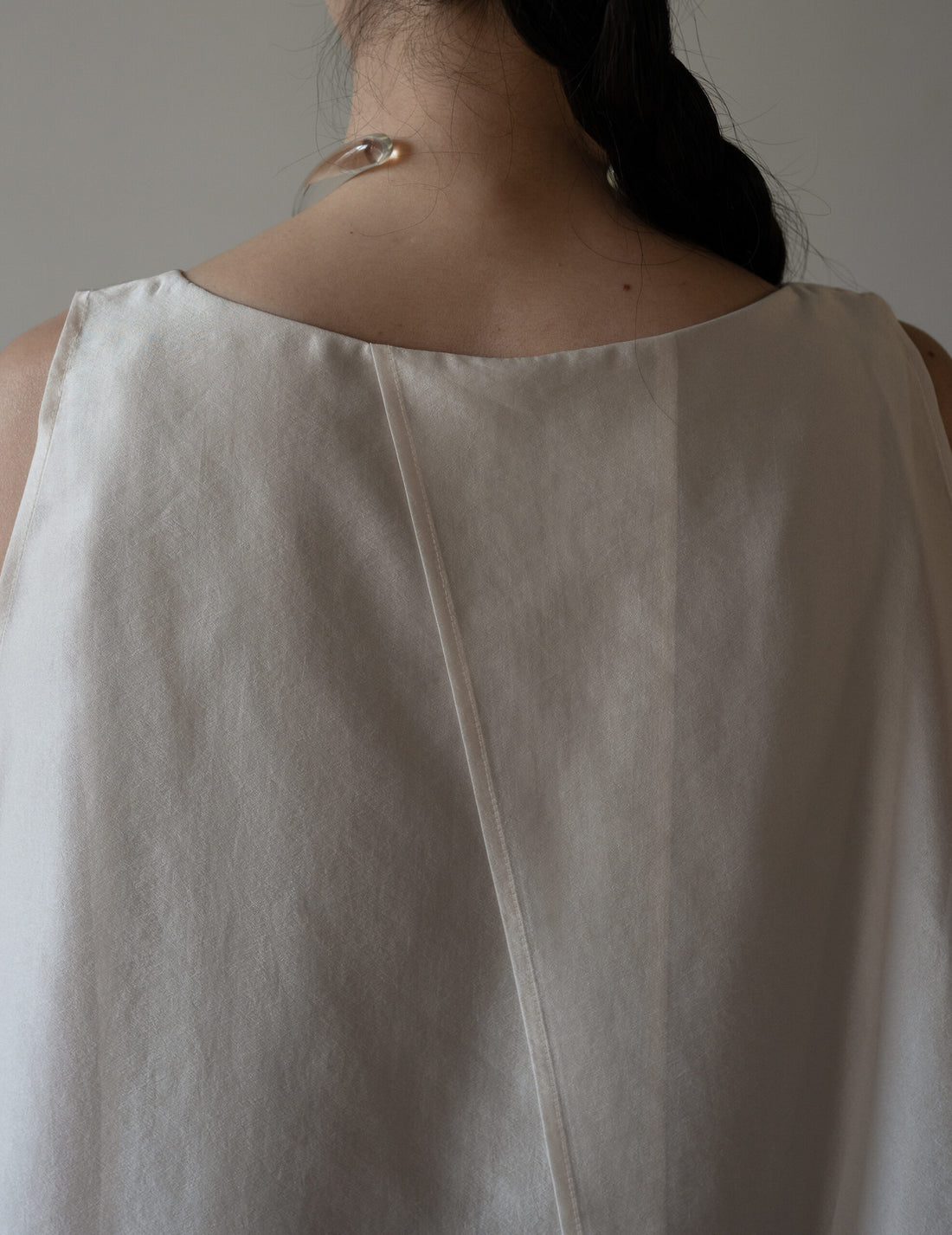 Raya Sleeveless Blouse・Light Beige
