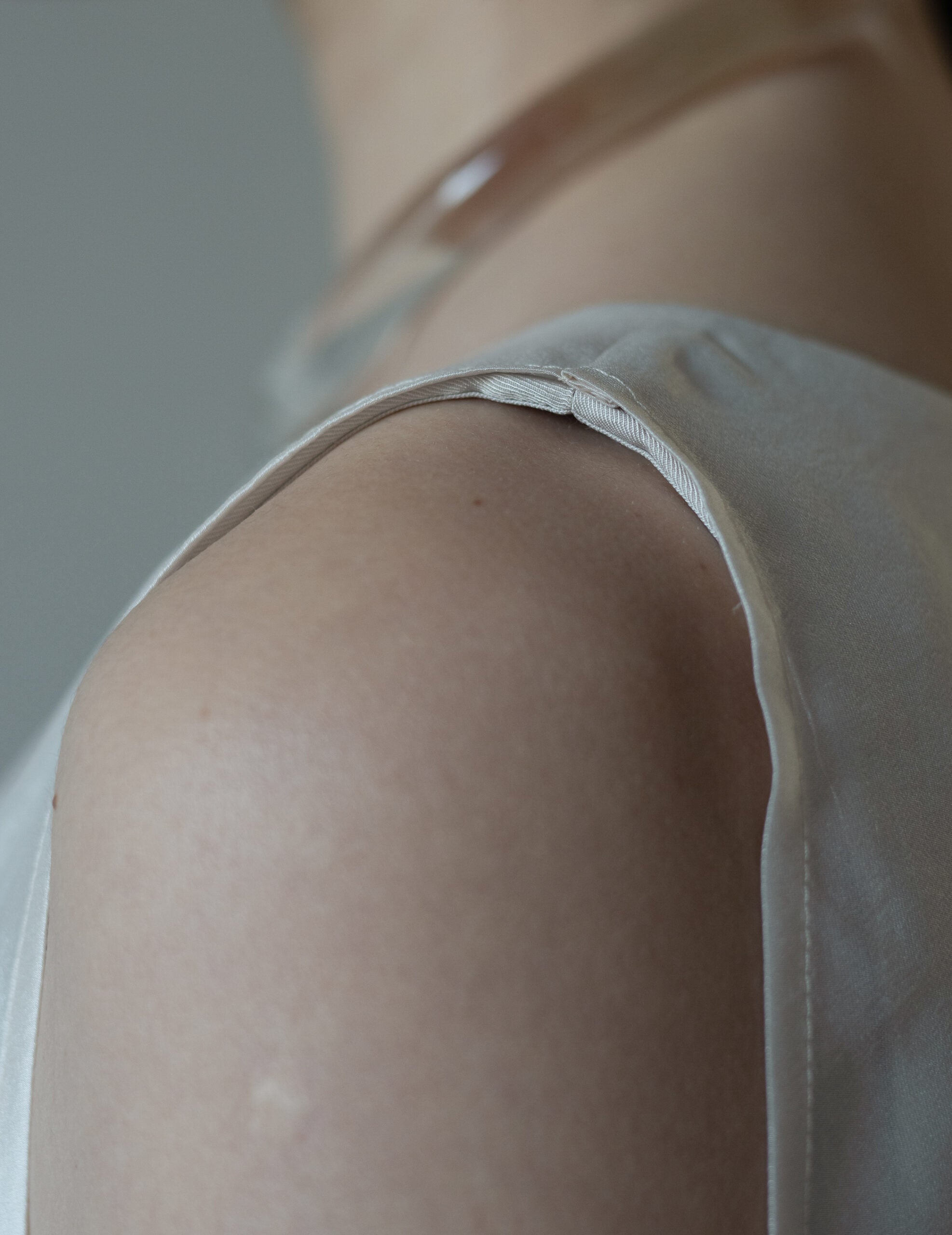 Raya Sleeveless Blouse・Light Beige