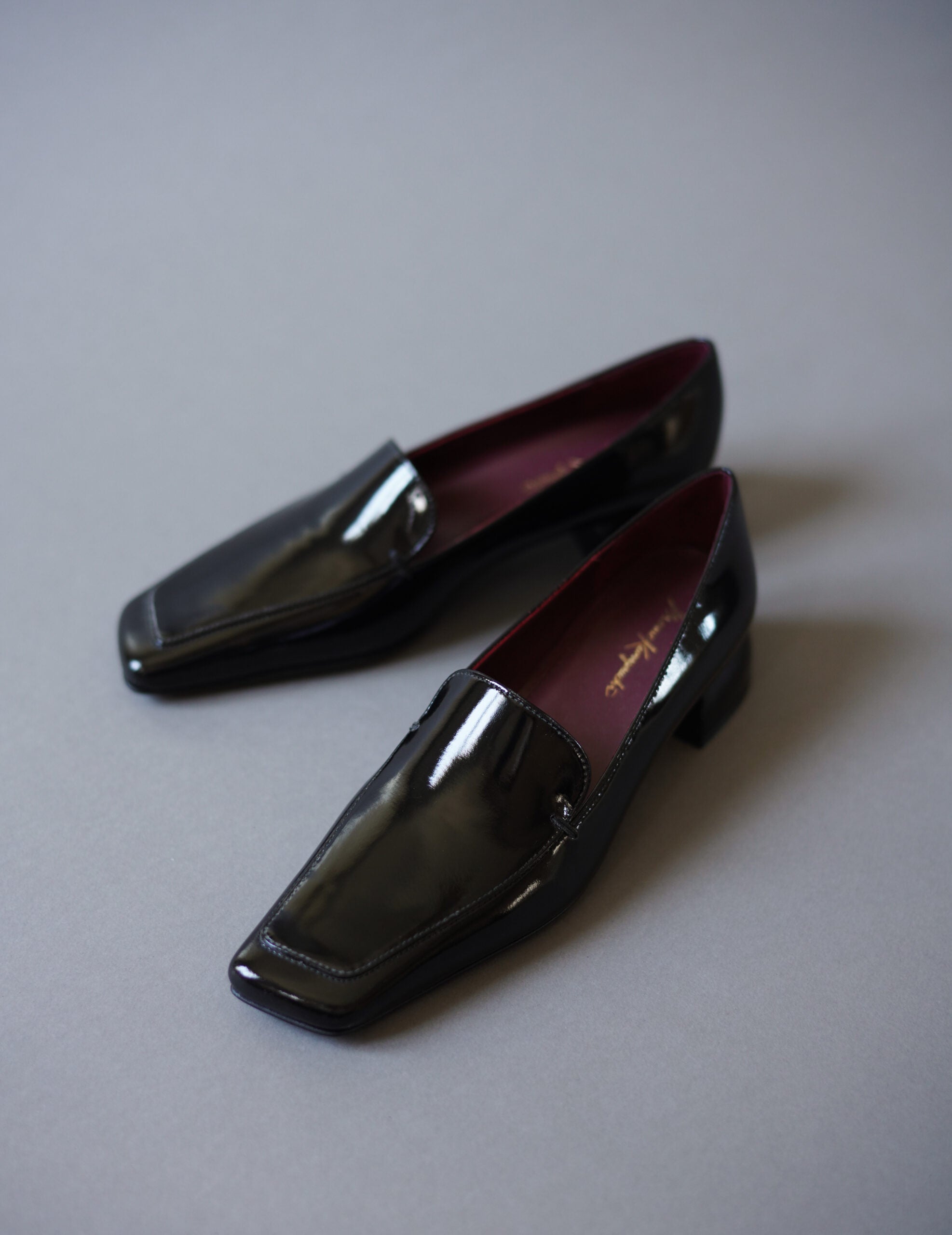 Cowhide Leather Loafers・Black