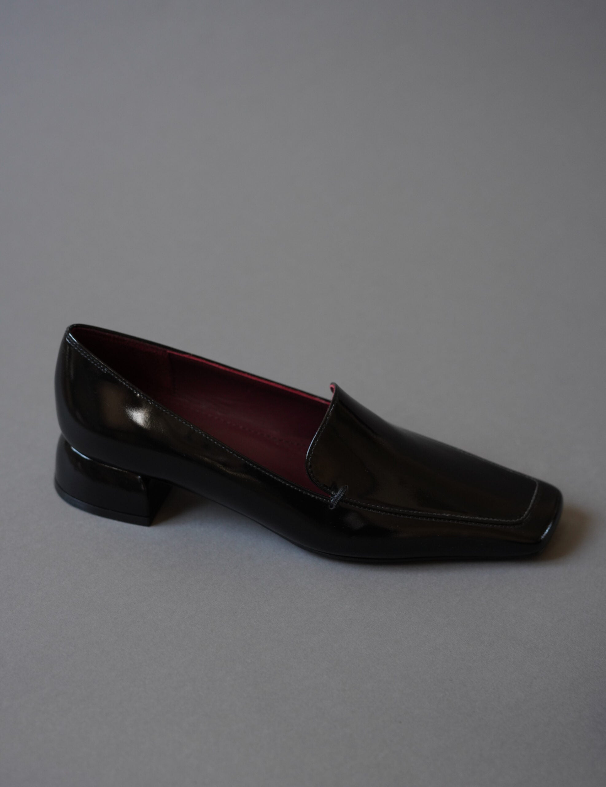 Cowhide Leather Loafers・Black
