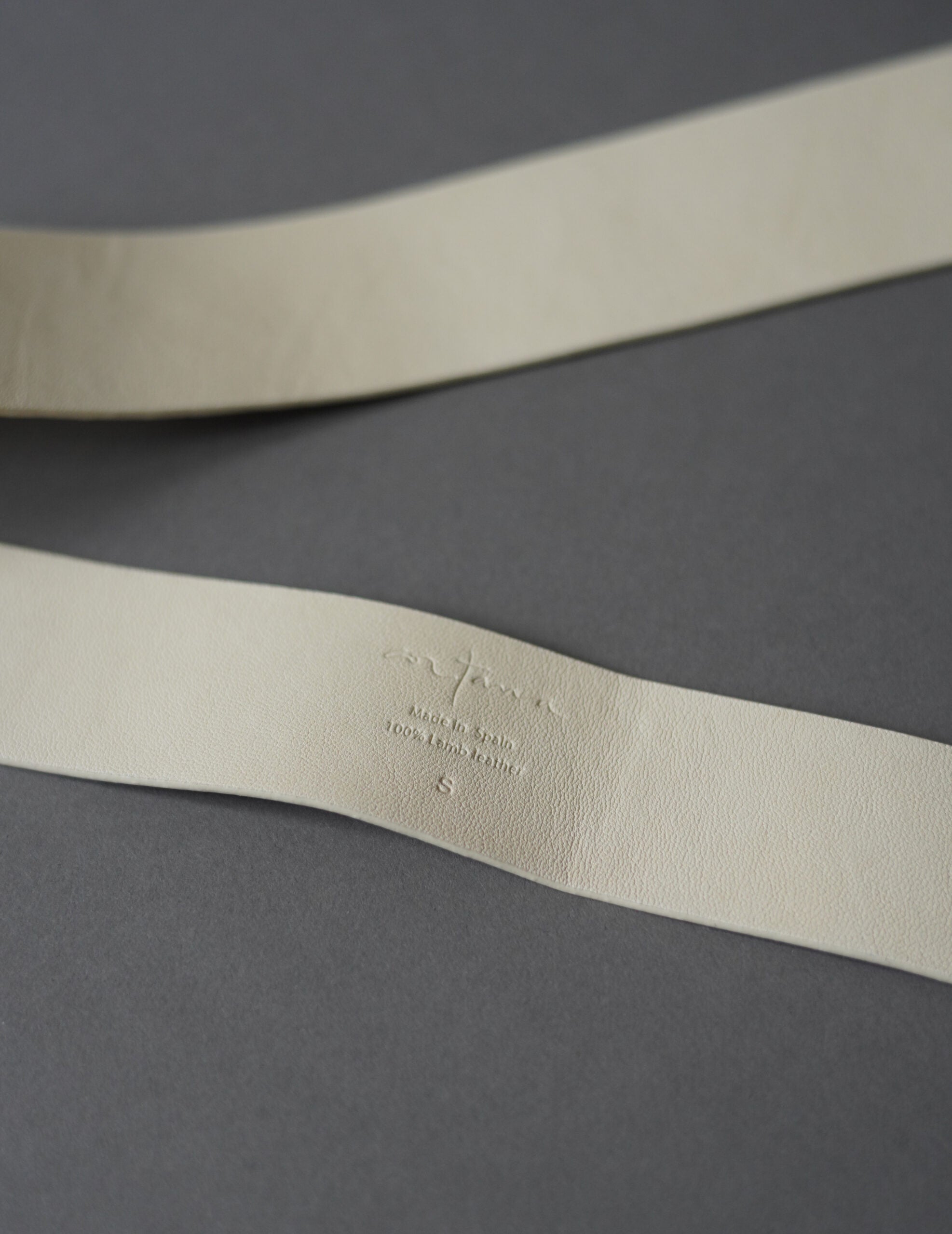 Jin 4 寬版羊皮腰帶・白色