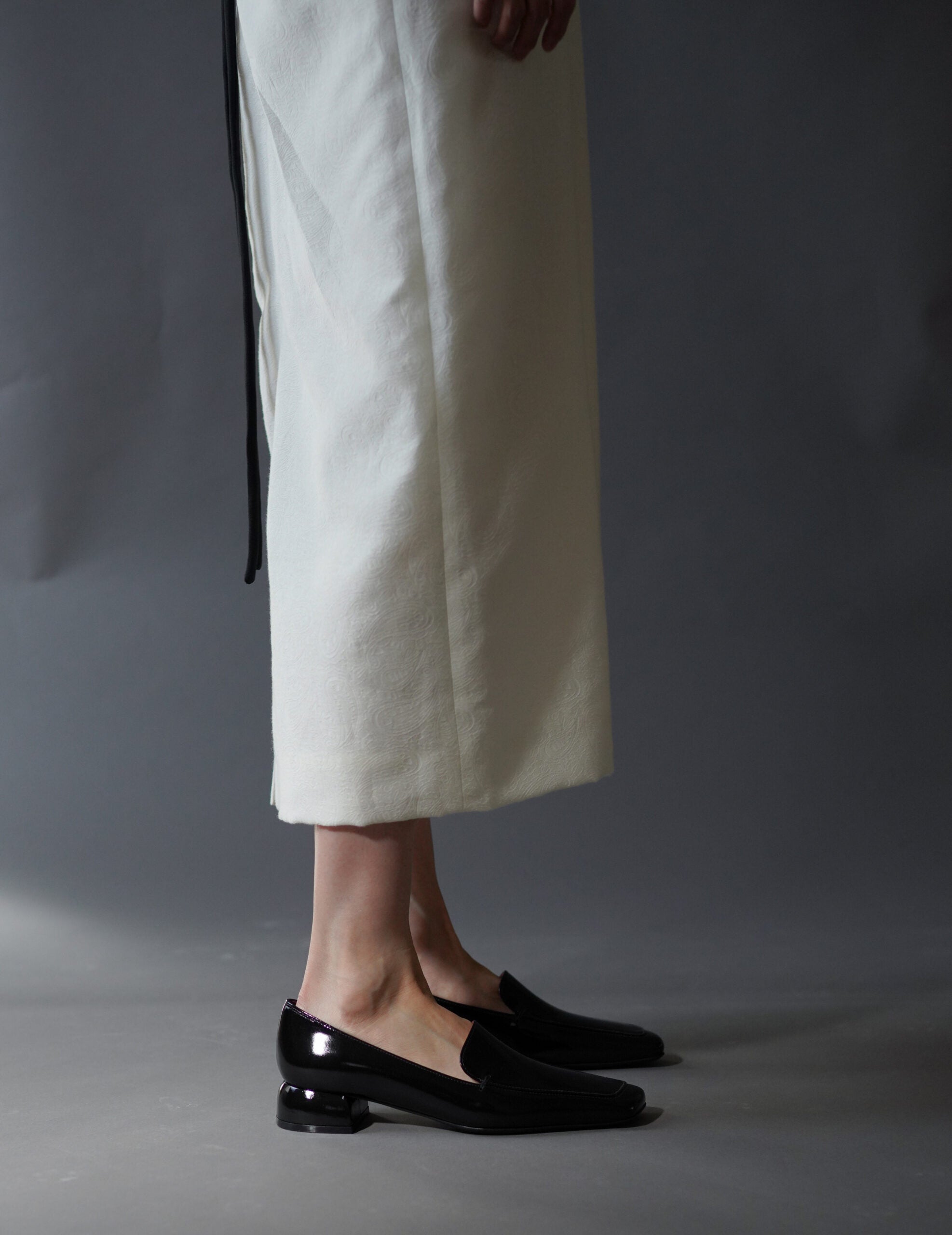 Cowhide Leather Loafers・Black