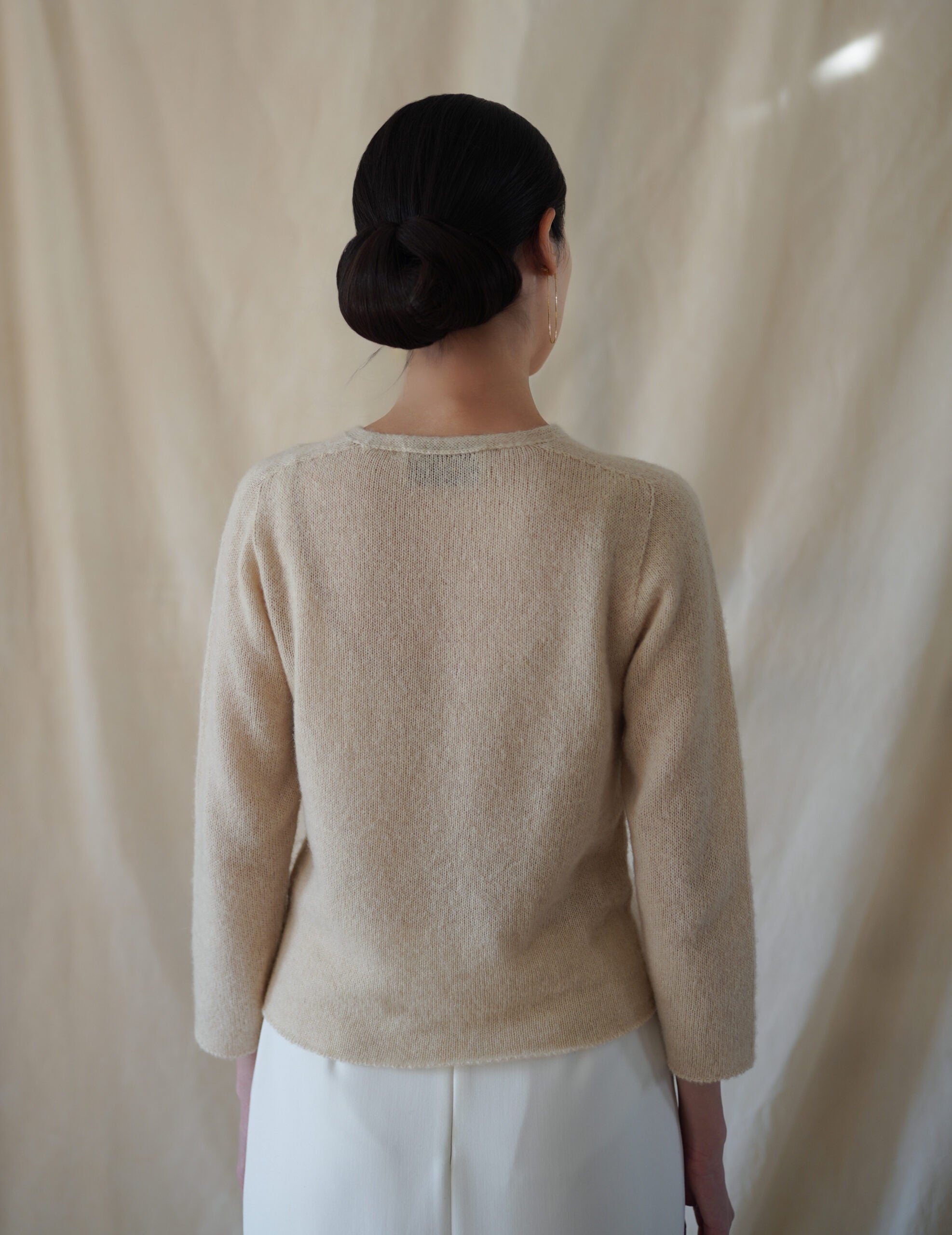 Hana 羊絨蠶絲V領上衣・白色