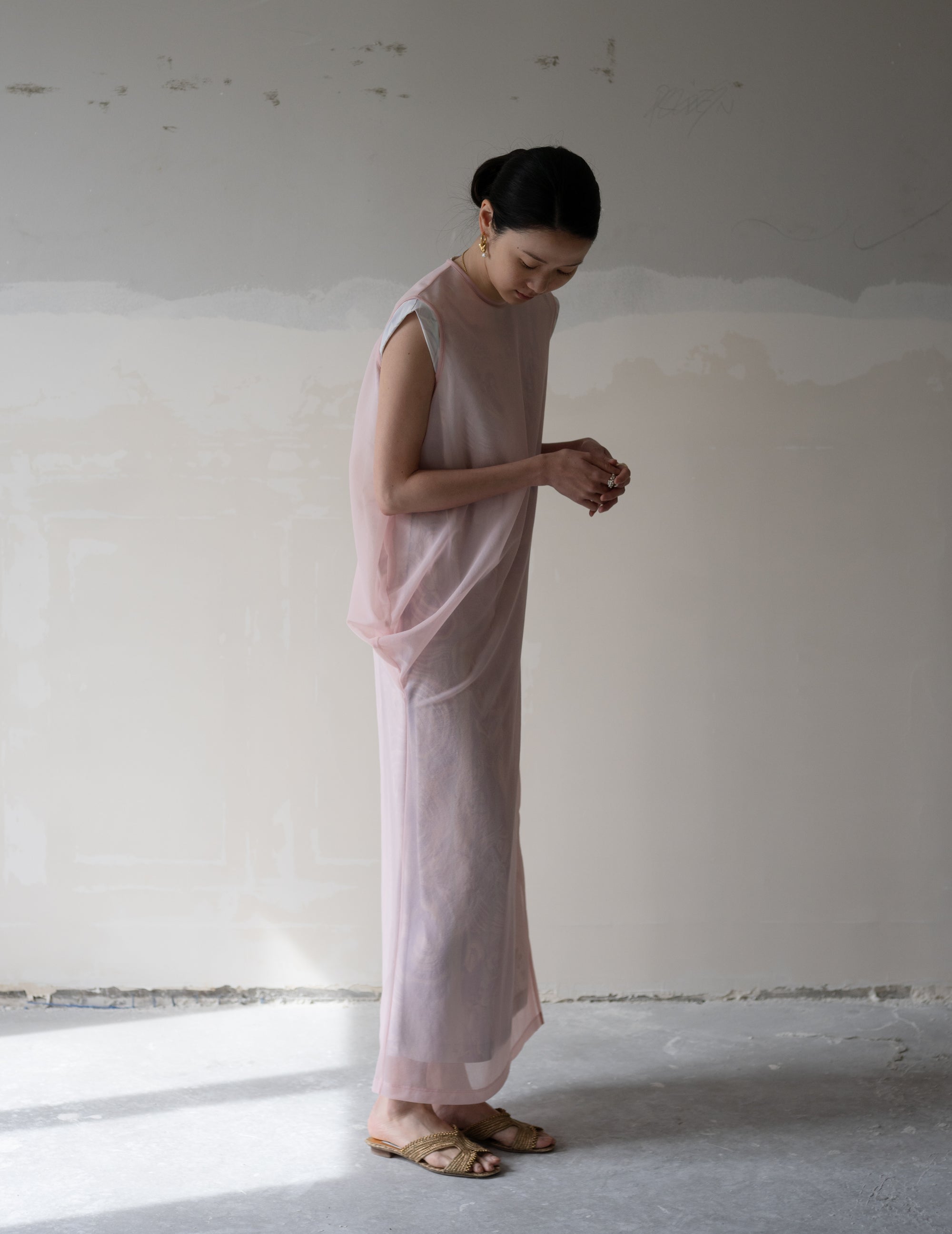 垂墜感透膚針織連身裙・粉