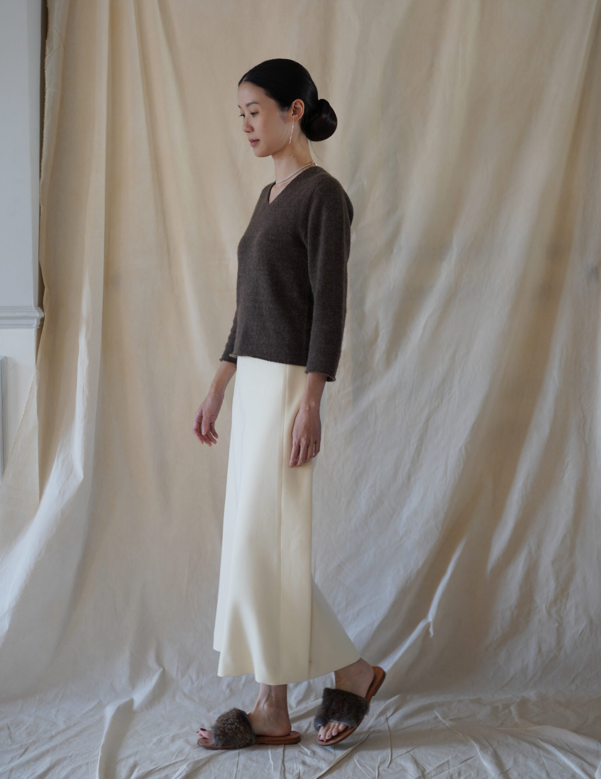 Hana 羊絨蠶絲V領上衣・深褐灰色