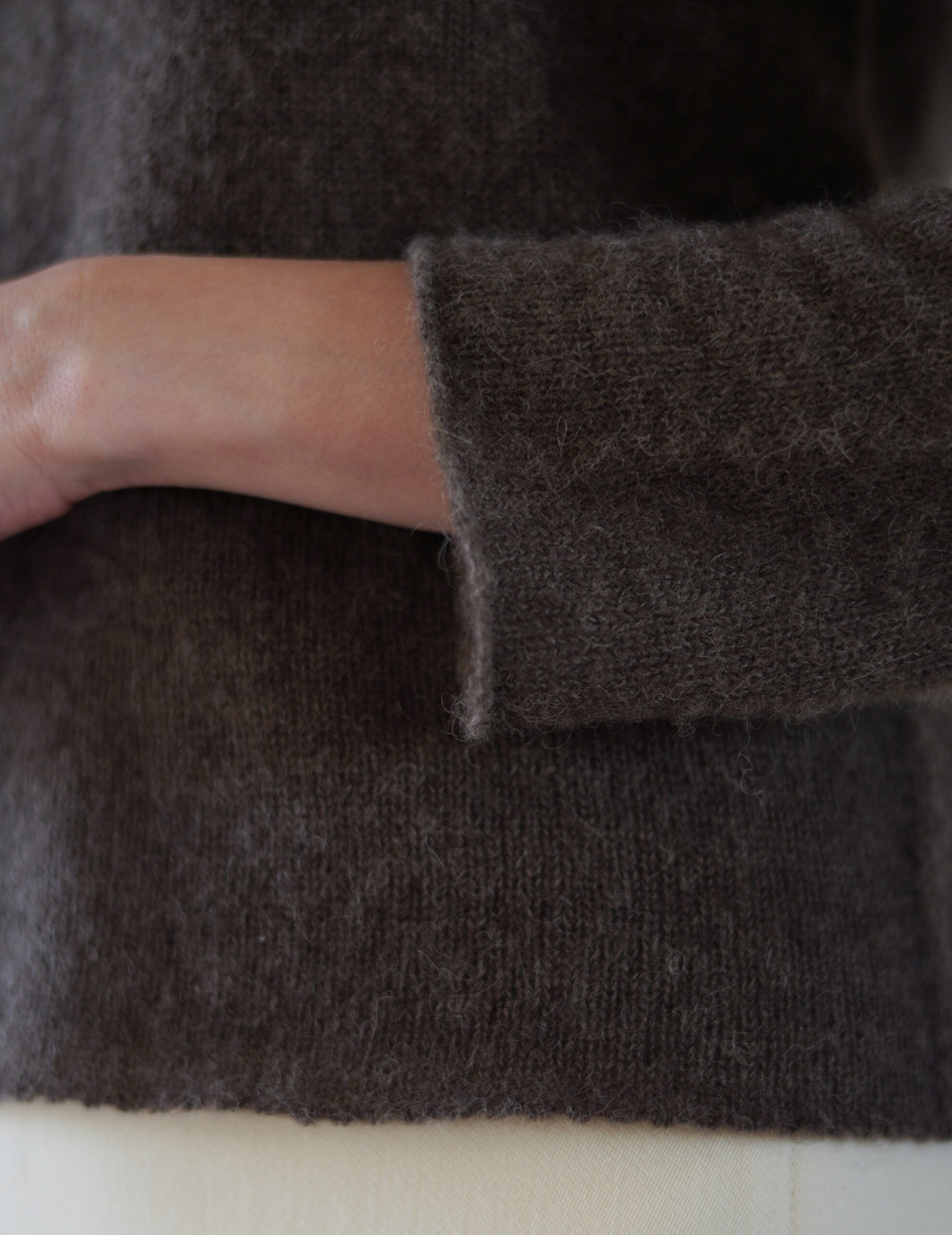 Hana Baby Alpaca Cashmere Silk V-Neck Top・Dark Taupe