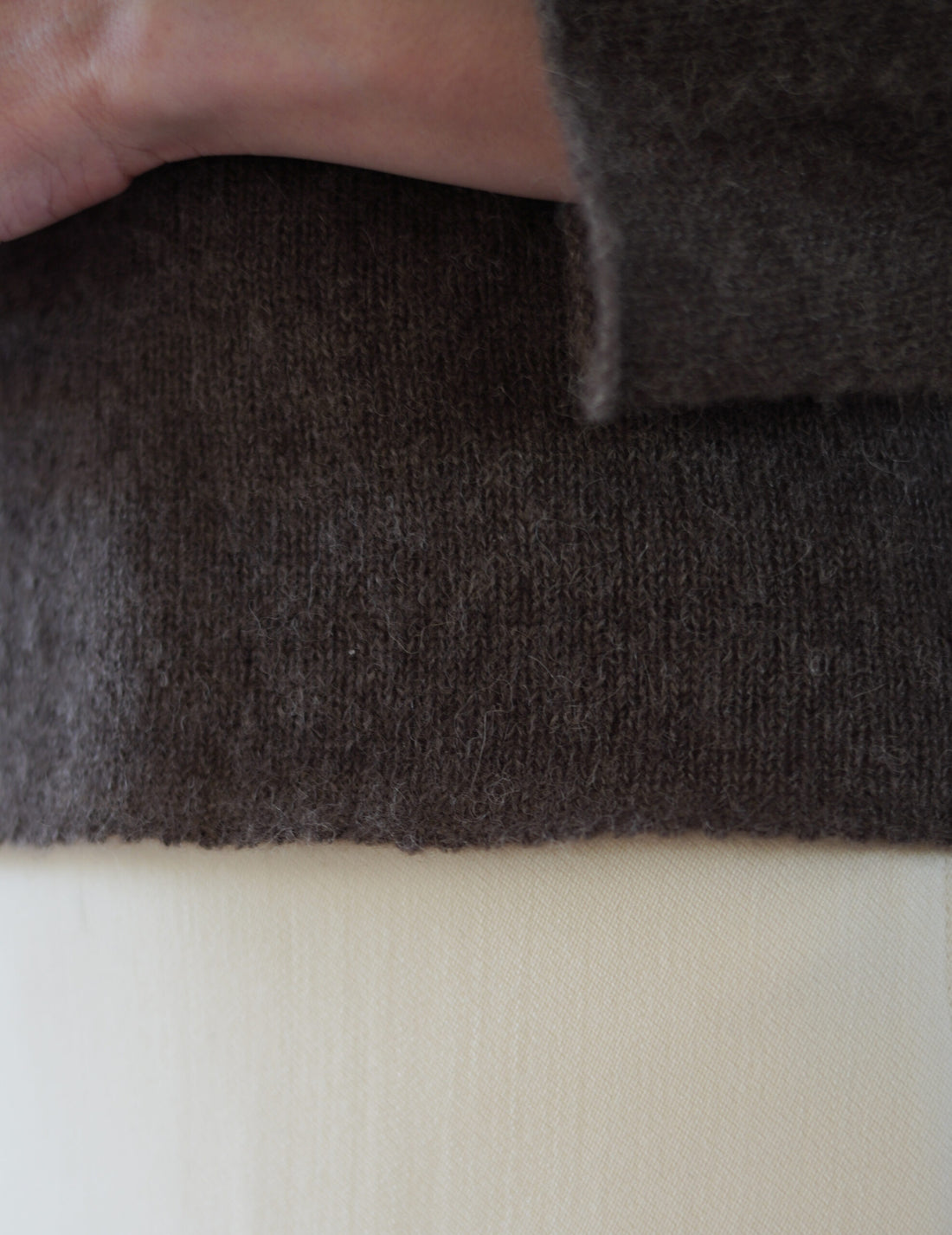 Hana Baby Alpaca Cashmere Silk V-Neck Top・Dark Taupe
