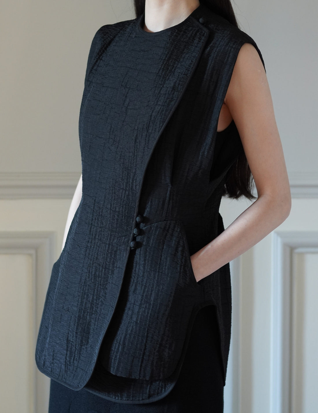 Grain Finish Flap Front Vest・Black