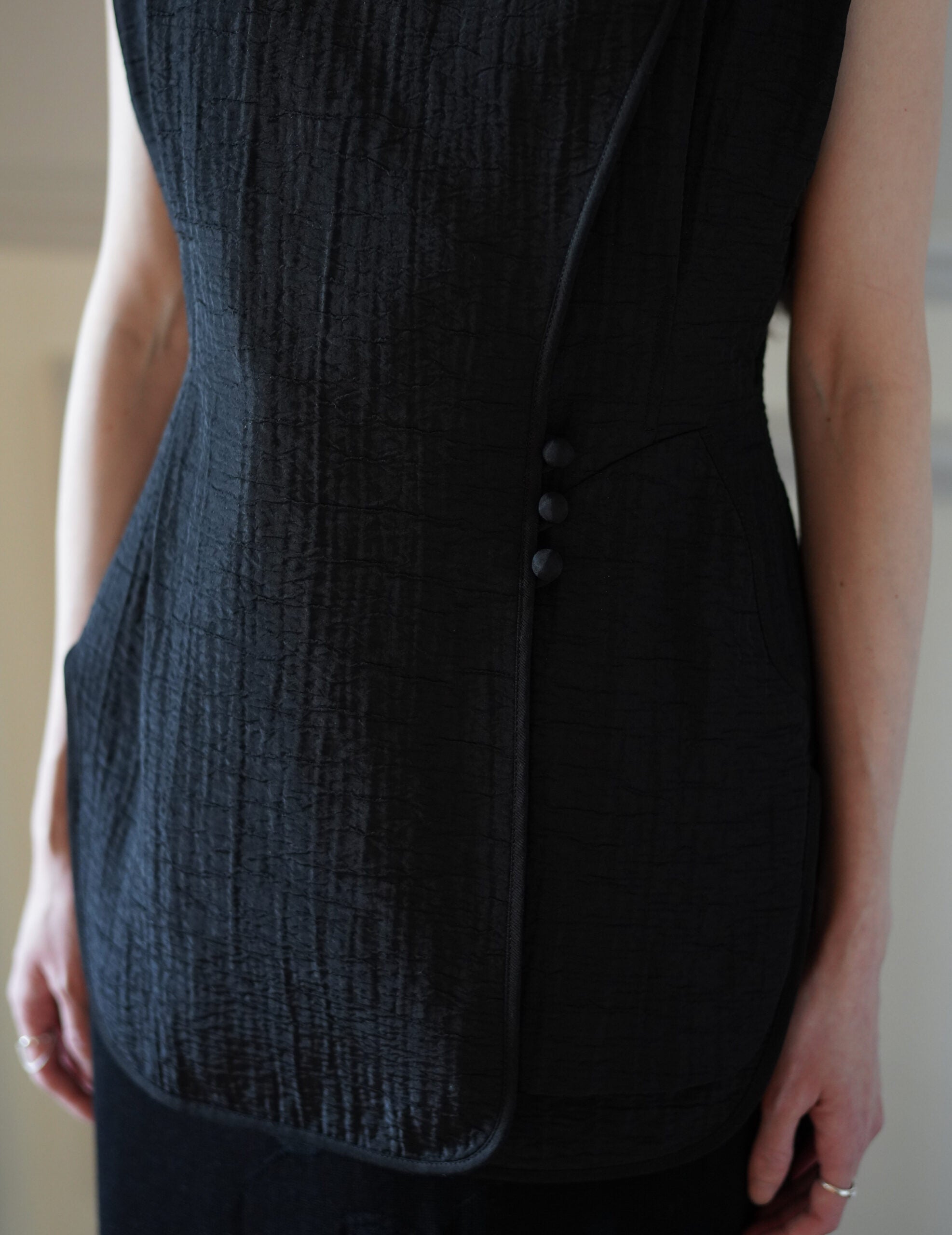 Grain Finish Flap Front Vest・Black