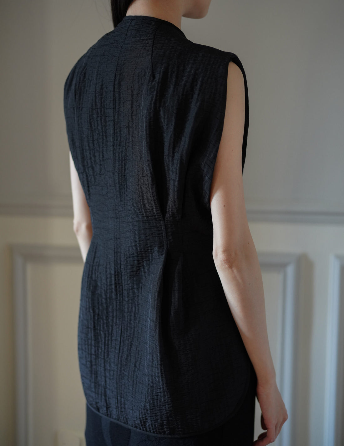 Grain Finish Flap Front Vest・Black