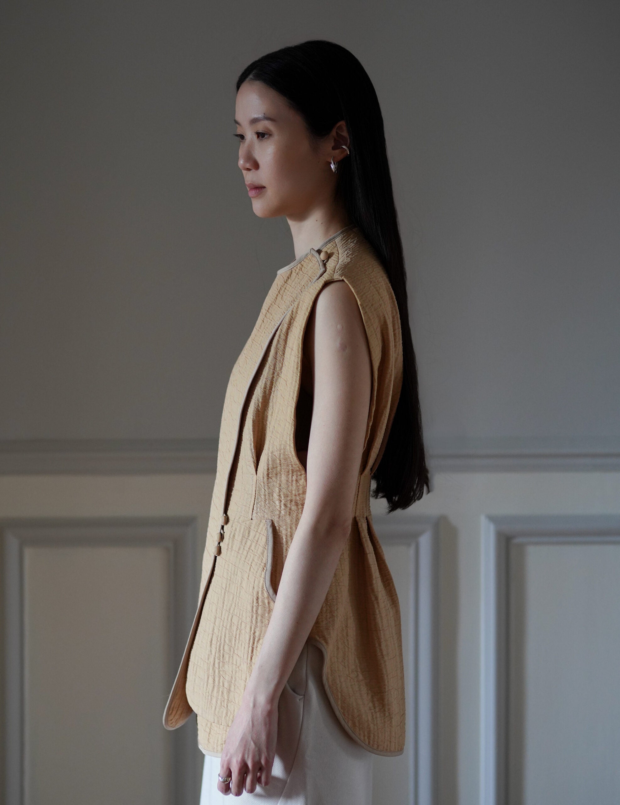 Grain Finish Flap Front Vest・Beige