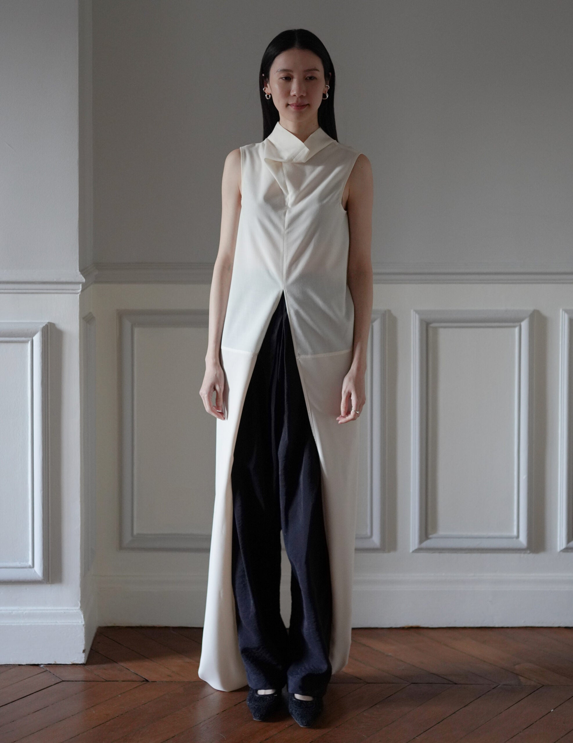 Volume Tuck High Waisted Wide Trousers・Black