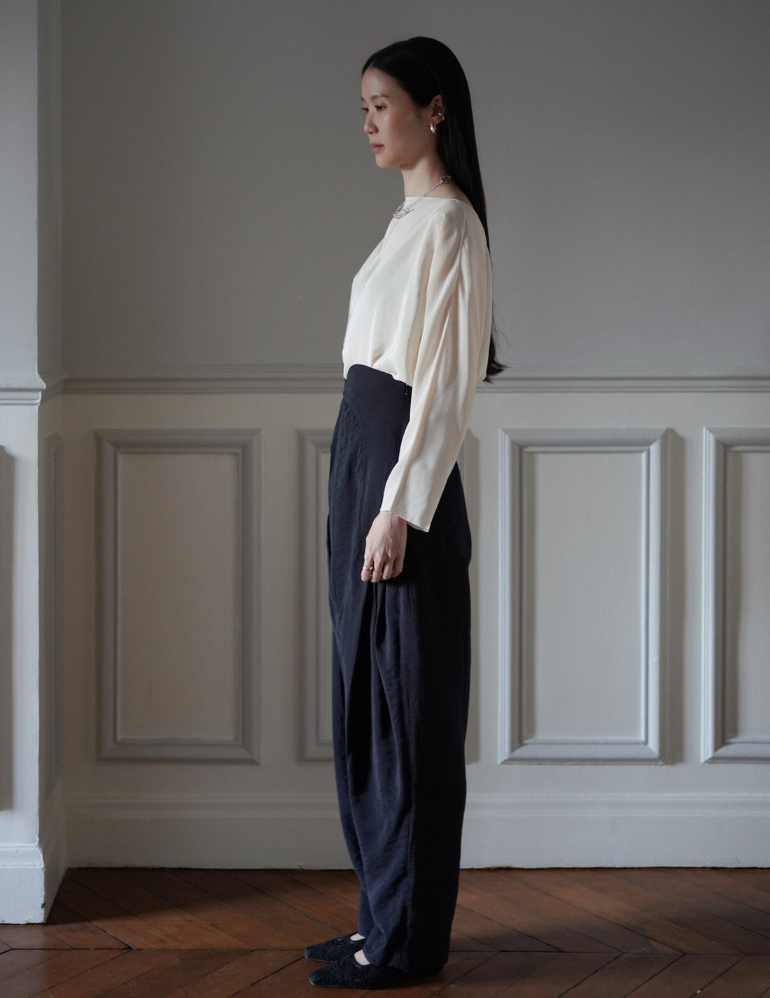 Volume Tuck High Waisted Wide Trousers・Black