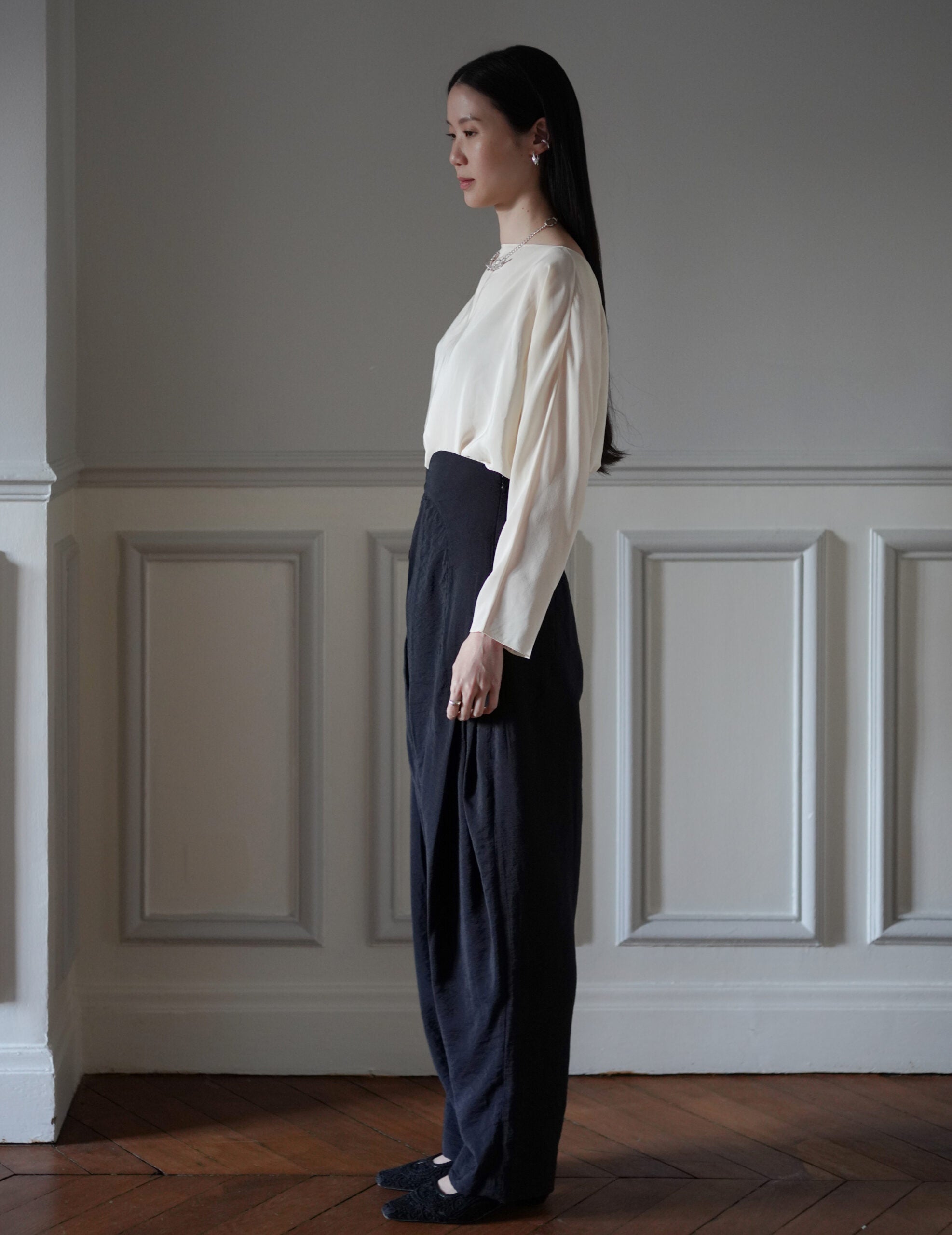 Volume Tuck High Waisted Wide Trousers・Black