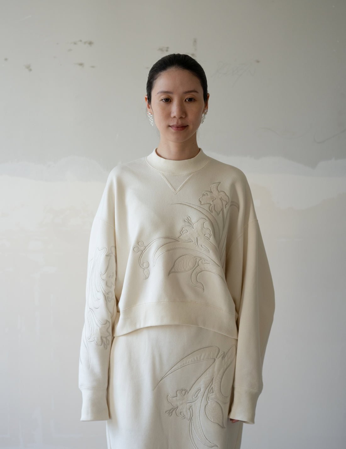 Floral Embroidery Short Sweat Top・Ecru