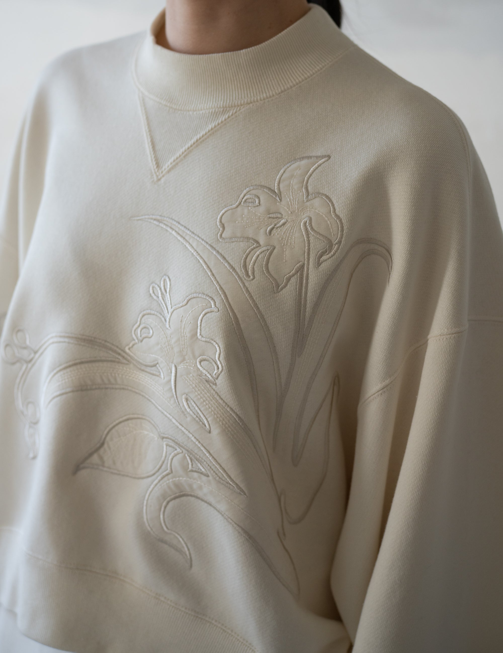 花卉刺繡短版棉質上衣・米白