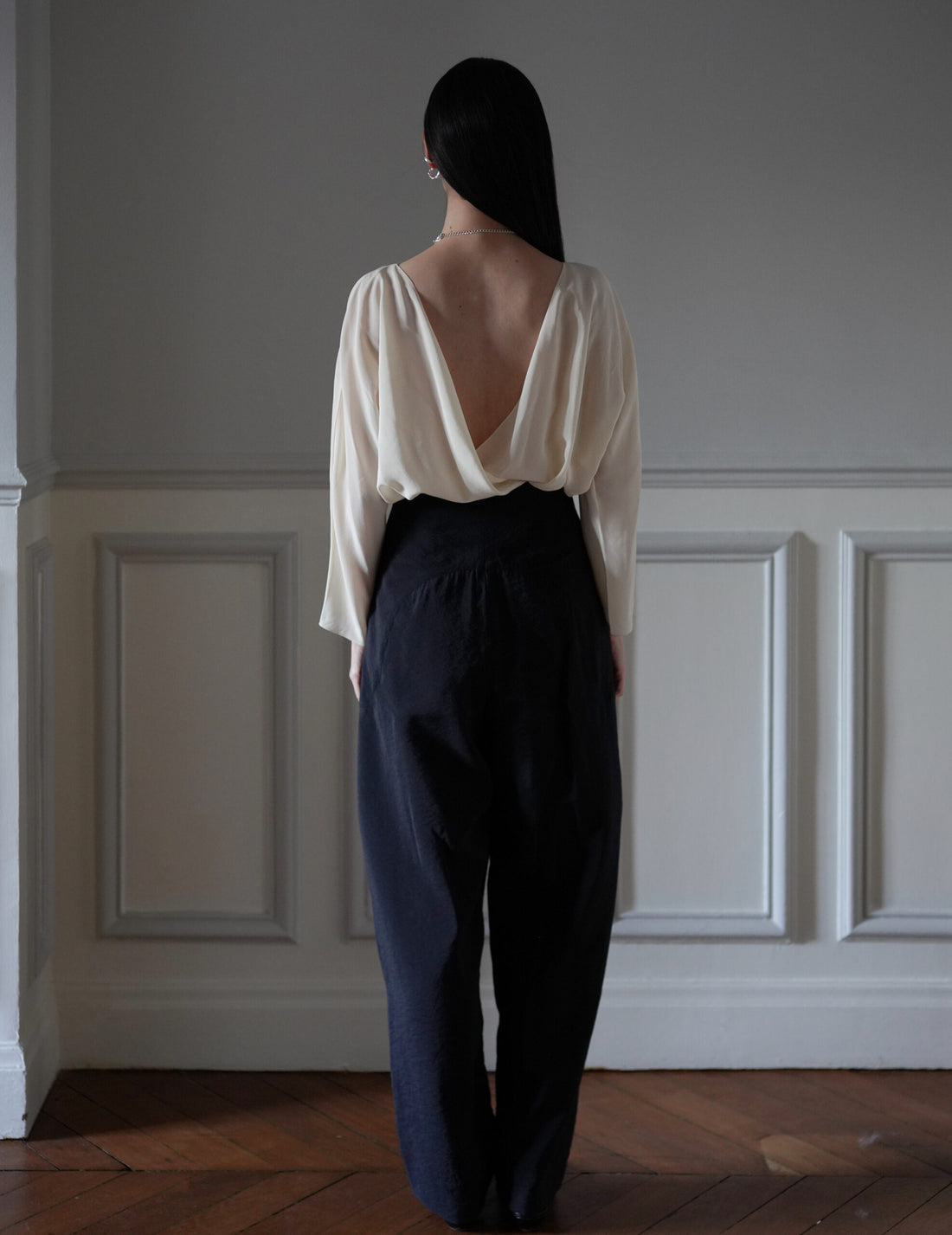 Volume Tuck High Waisted Wide Trousers・Black