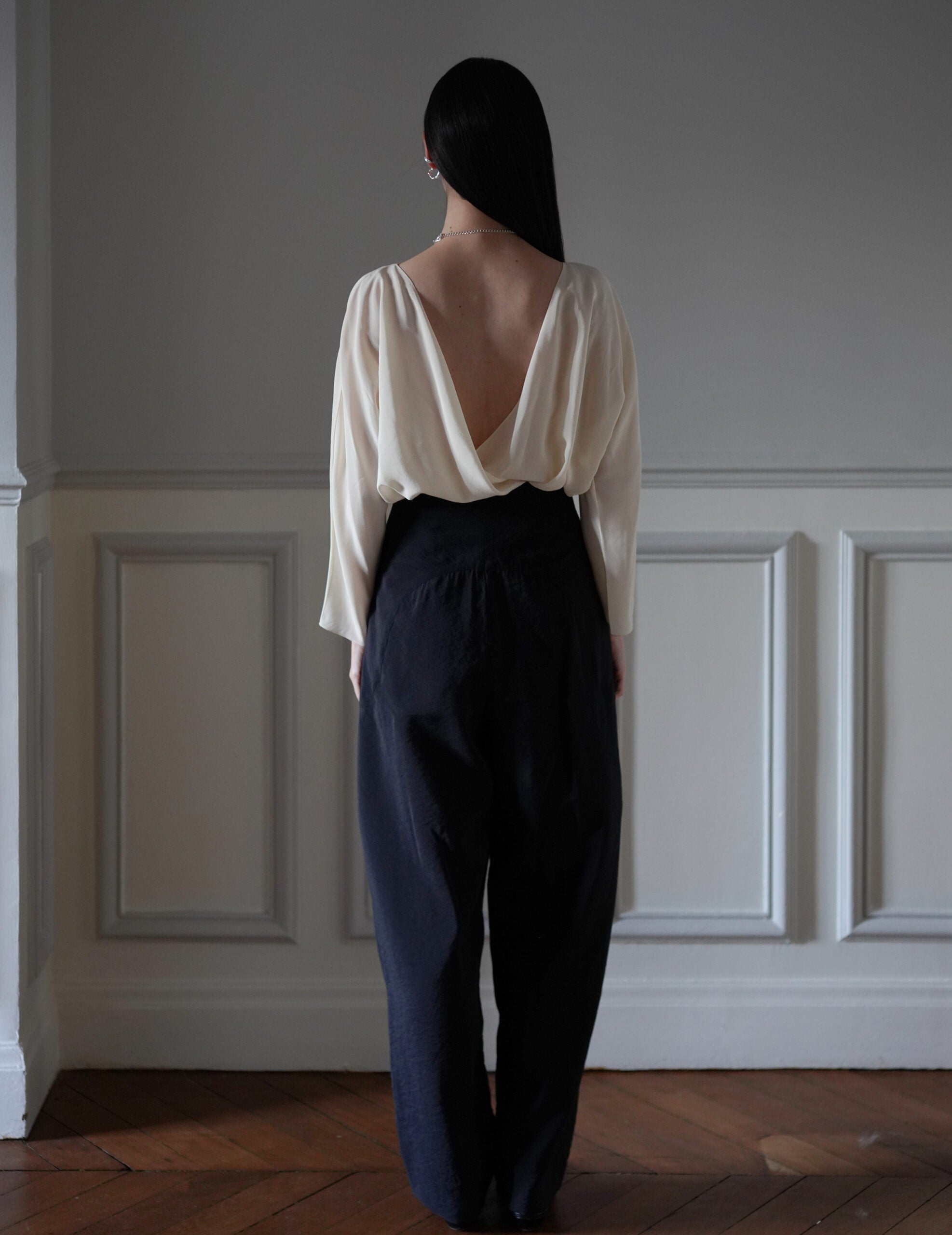 Volume Tuck High Waisted Wide Trousers・Black