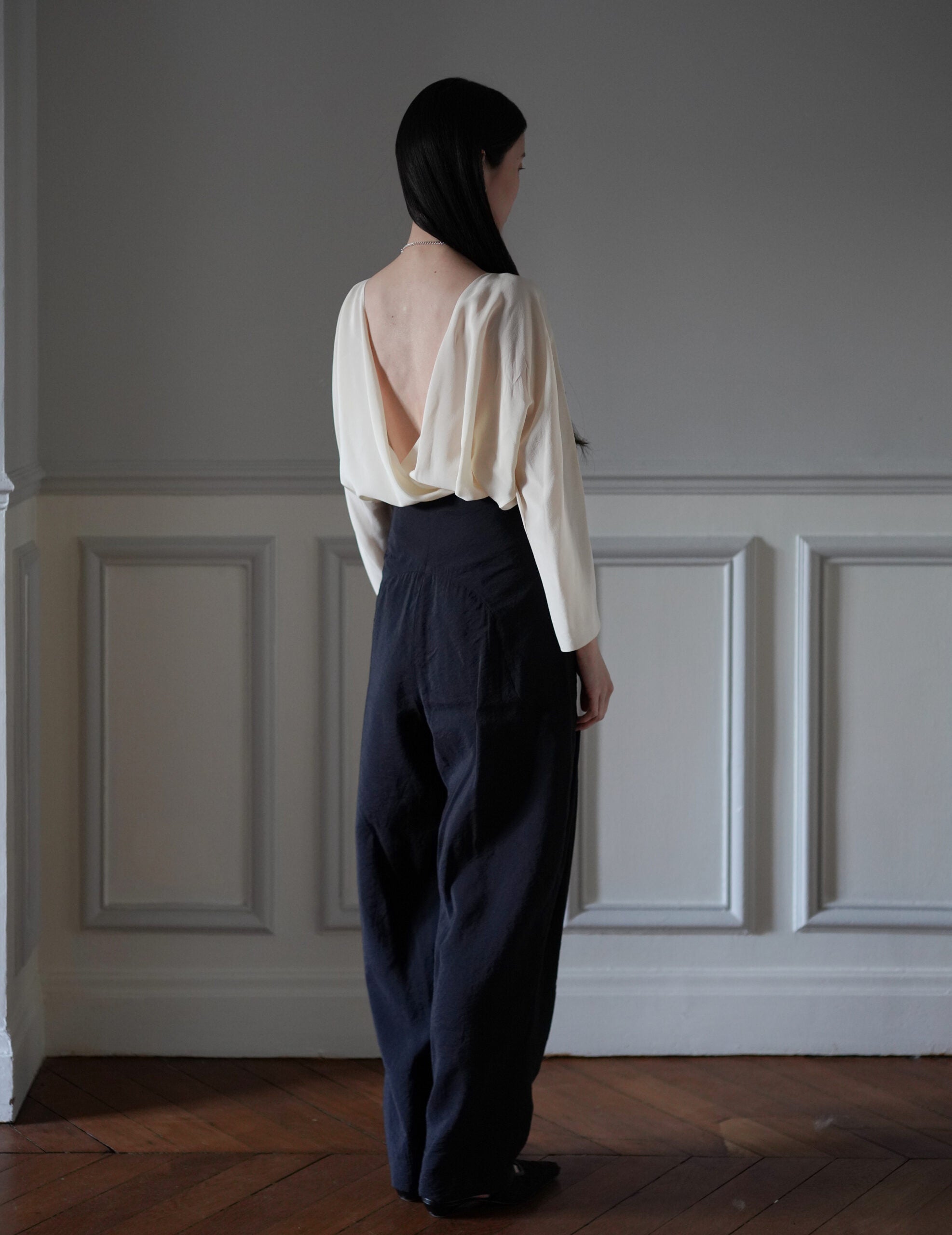 Volume Tuck High Waisted Wide Trousers・Black