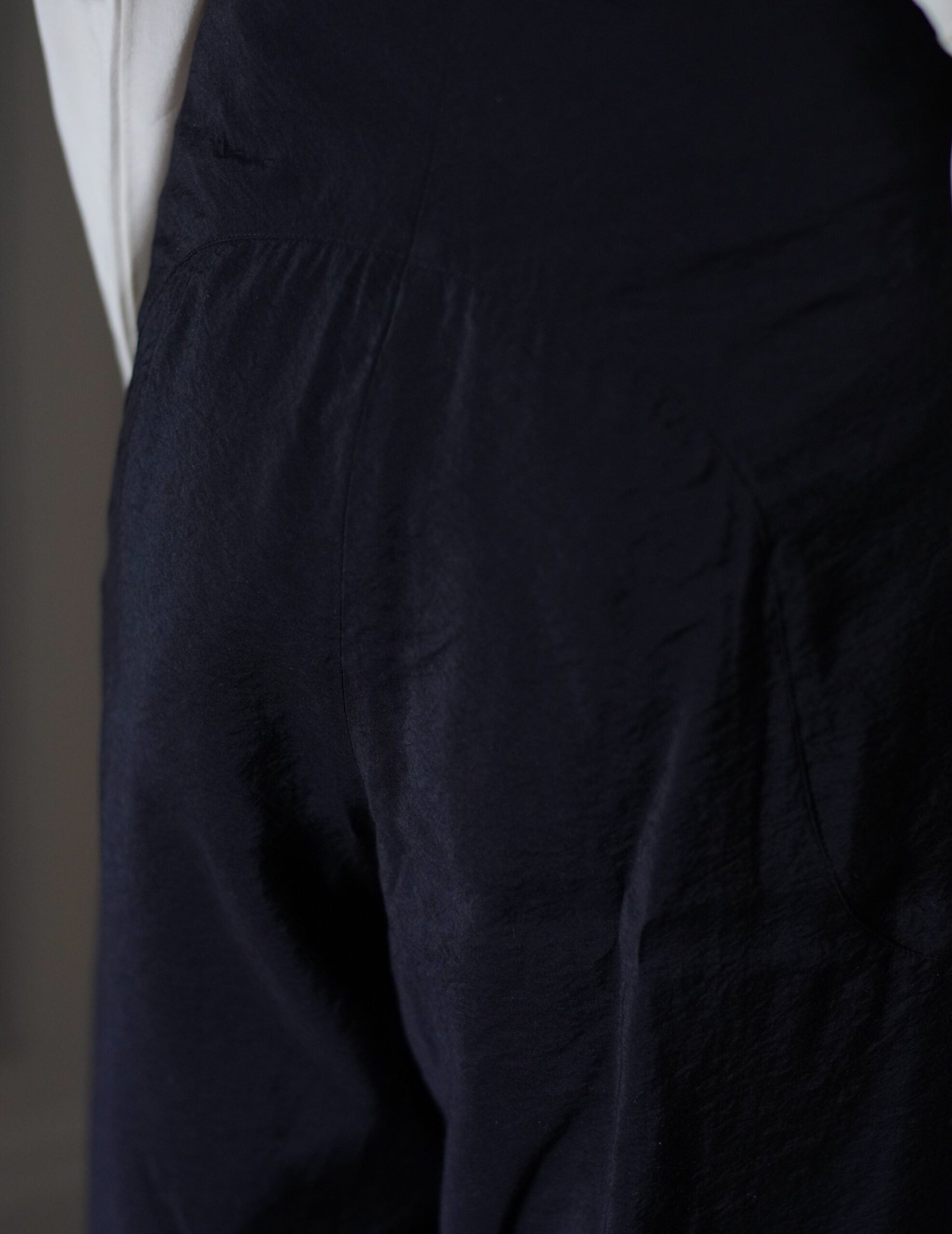 Volume Tuck High Waisted Wide Trousers・Black