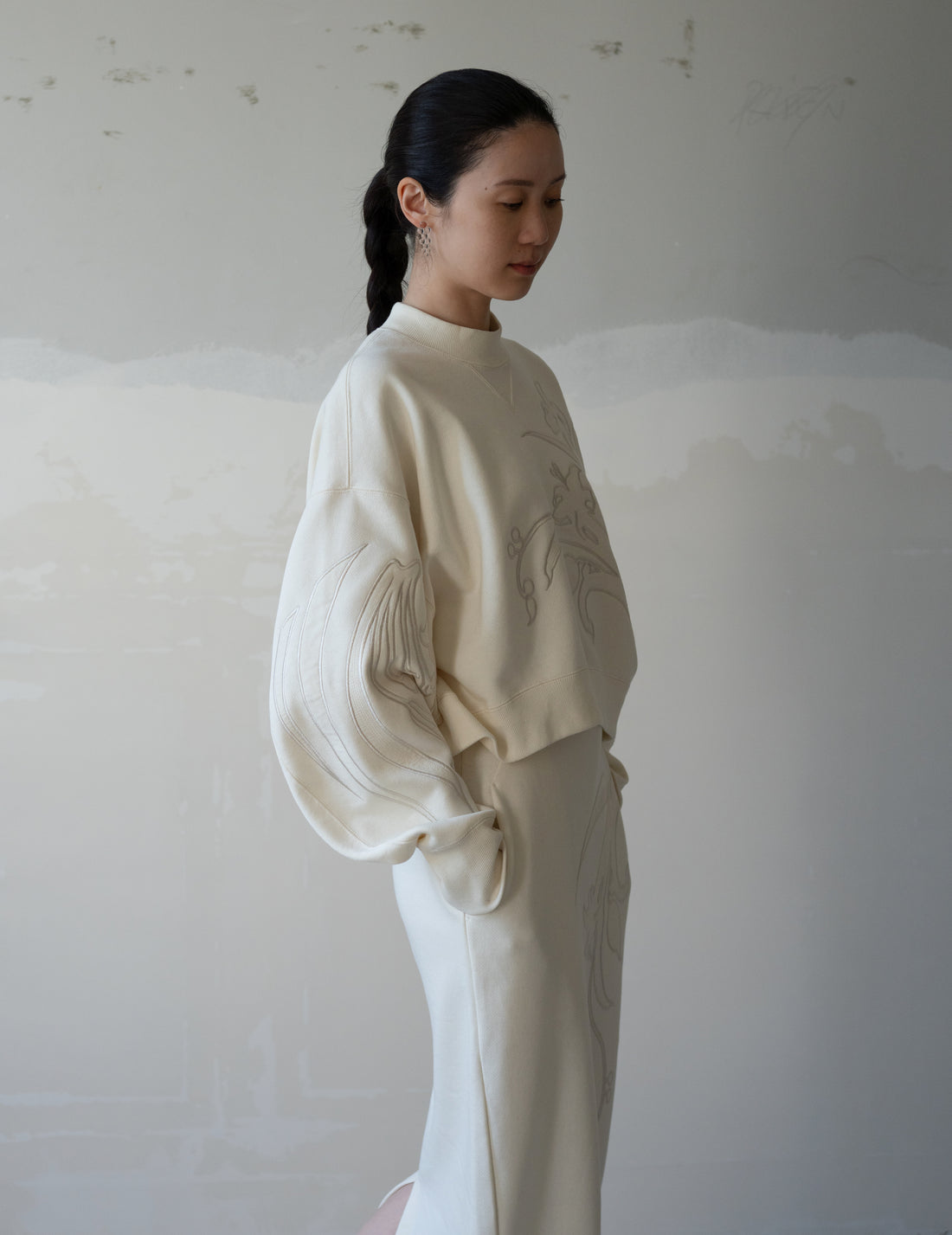 Floral Embroidery Short Sweat Top・Ecru