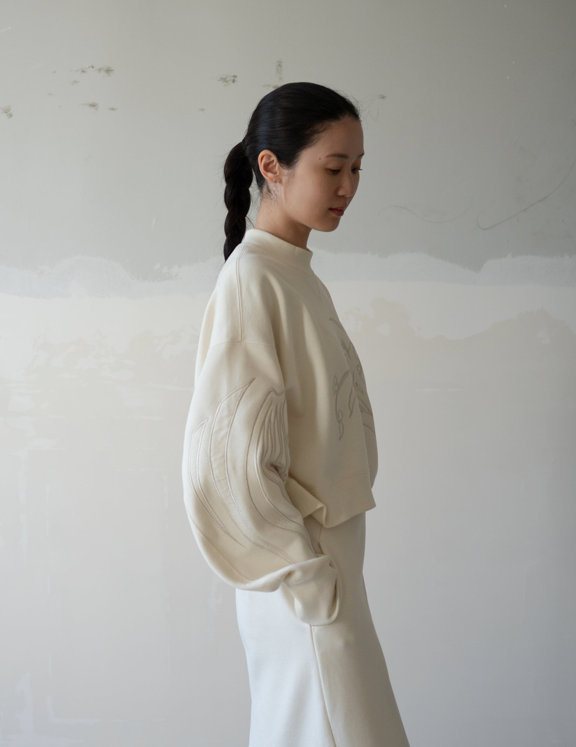 花卉刺繡短版棉質上衣・米白