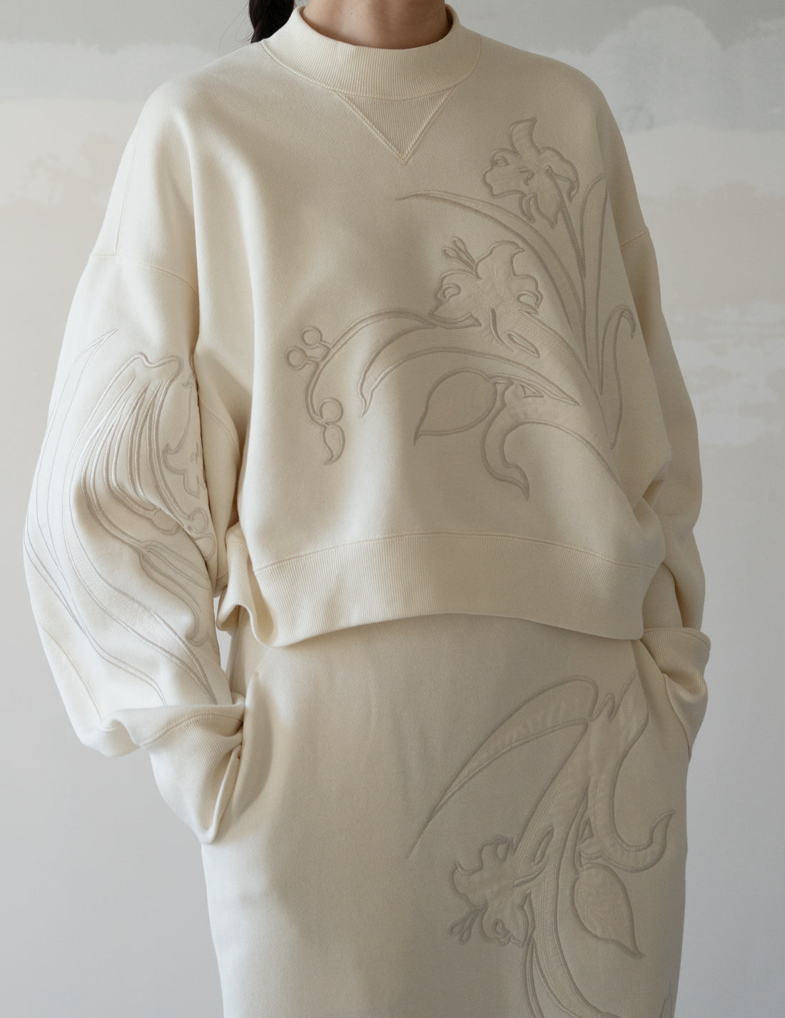 Floral Embroidery Short Sweat Top・Ecru