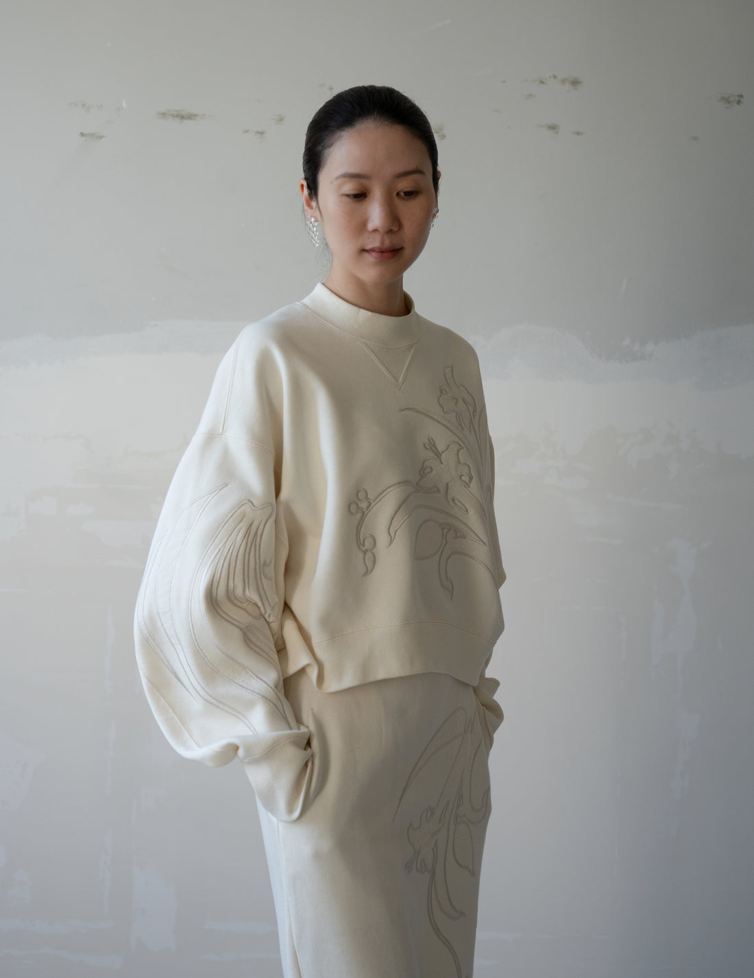 Floral Embroidery Short Sweat Top・Ecru