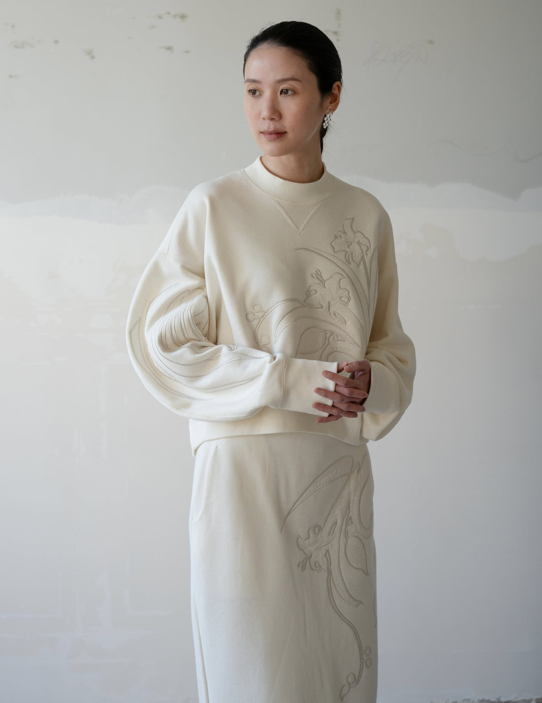 Floral Embroidery Short Sweat Top・Ecru