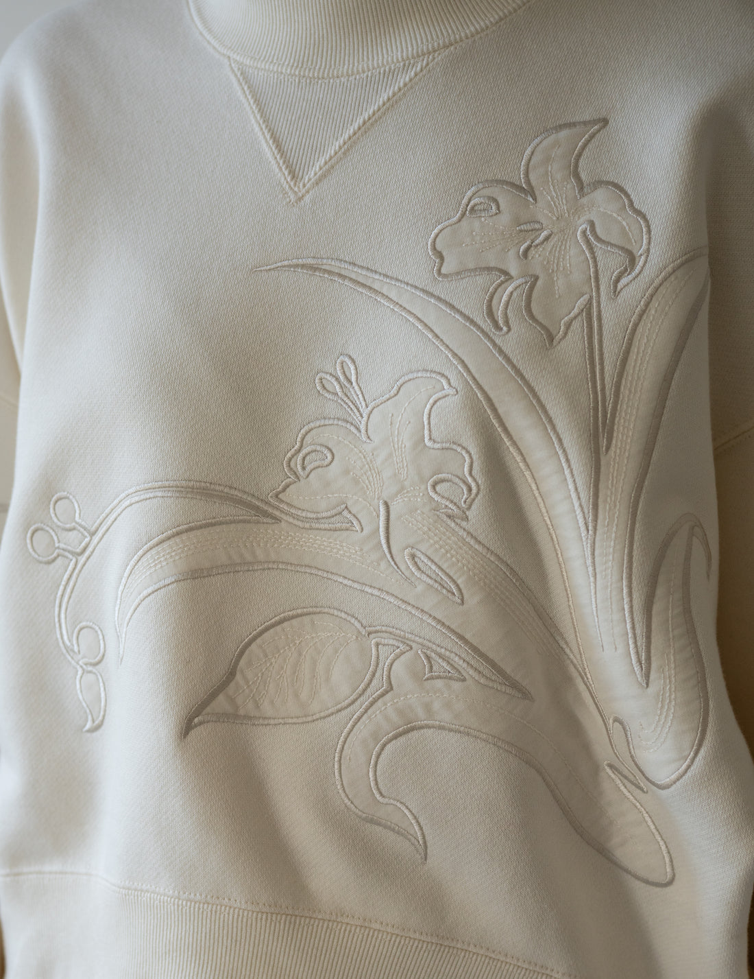 Floral Embroidery Short Sweat Top・Ecru